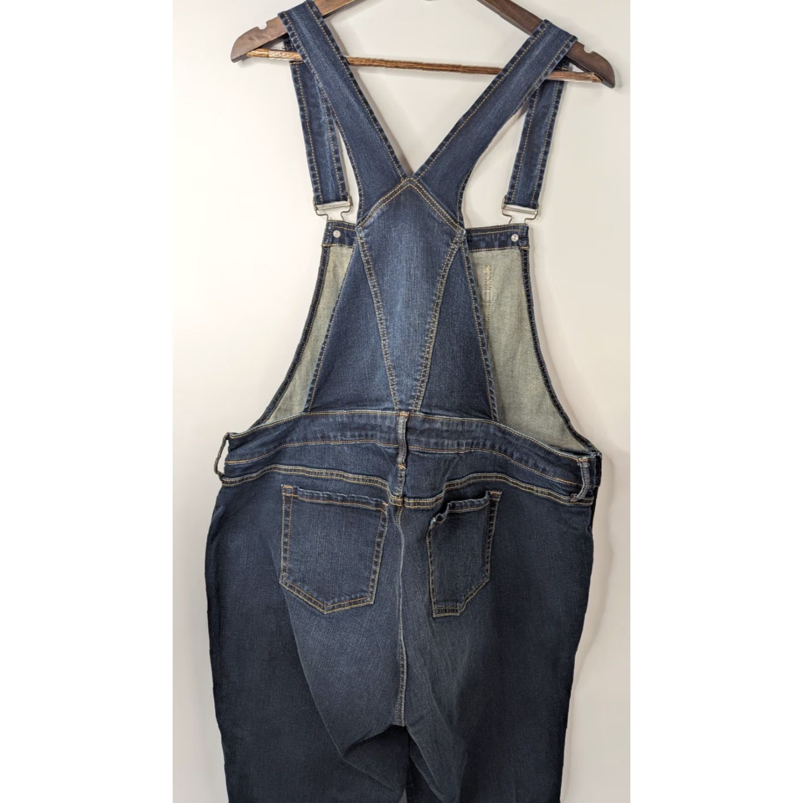 Torrid VINTAGE Torrid Crop Jean Bib Overalls Denim Women's Sz 20 NWT Dark Wash Stretch Denim Buckle Button Pattern: Solid Leather/Belt Loops? Size 42" / US 20 - 5 Thumbnail
