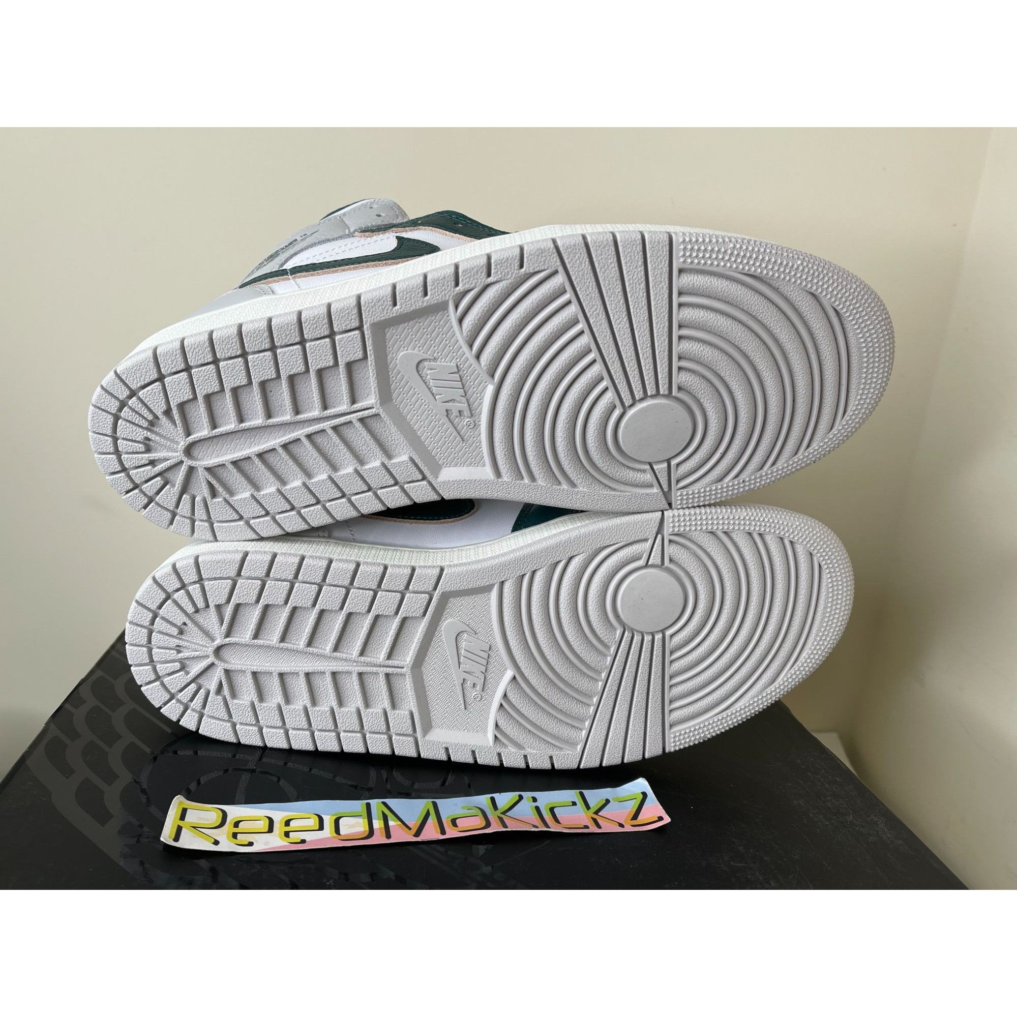 Jordan Brand Jordan 1 MID SE White Oxidized Green MENS 13US Size US 13 / EU 46 - 5 Thumbnail