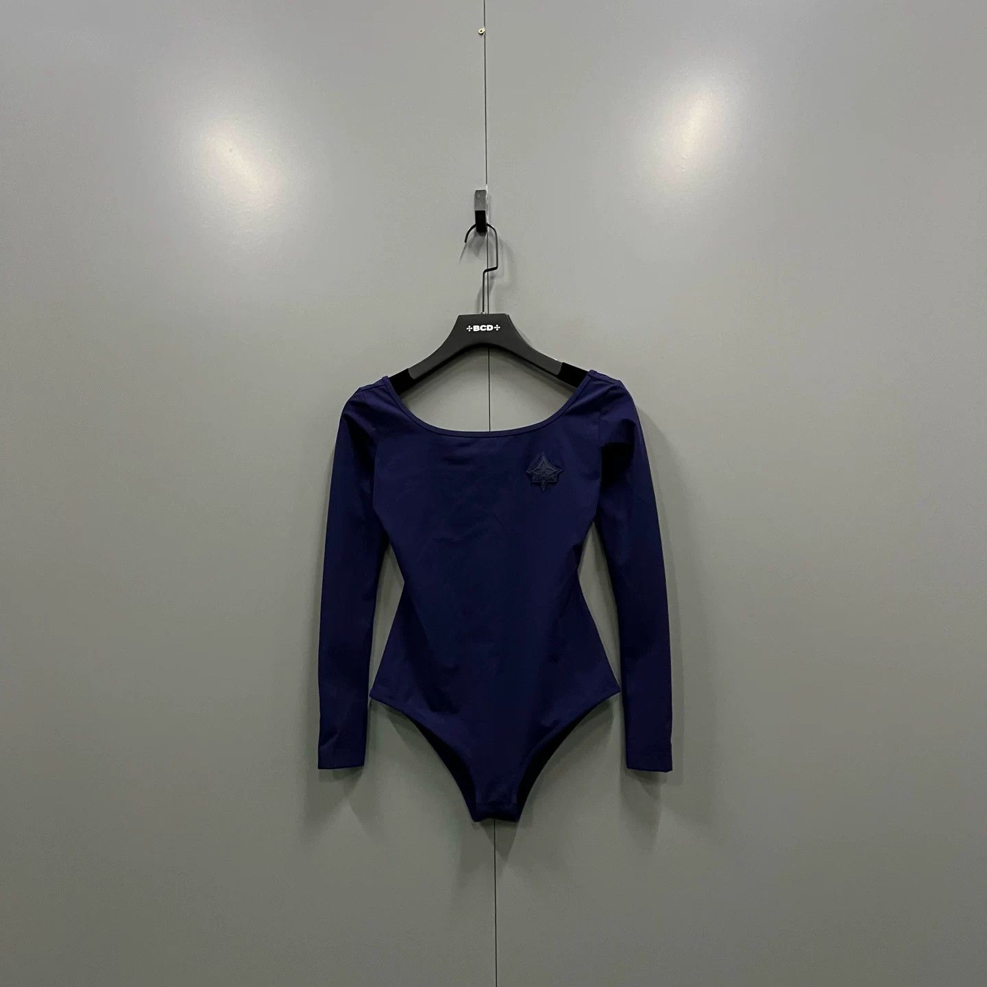 Louis Vuitton Louis Vuitton LV Badge Fitted Bodysuit Size XS / US 0-2 / IT 36-38 - 1 Thumbnail