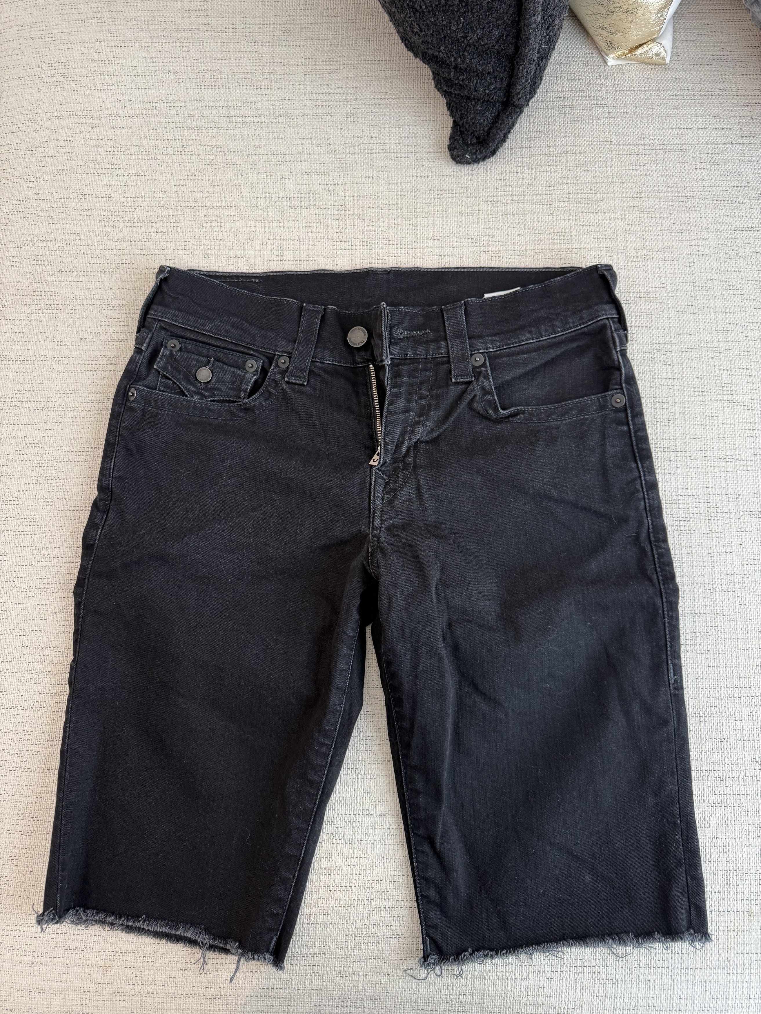 True Religion True Religion Ricky Frayed Denim Shorts Size US 31 - 1 Thumbnail