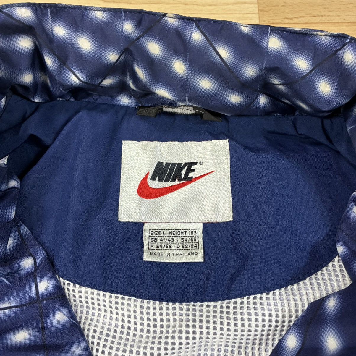 Nike Mens Nike Vintage 90s Big Logo Center Log Jacket Size L Size US L / EU 52-54 / 3 - 3 Thumbnail