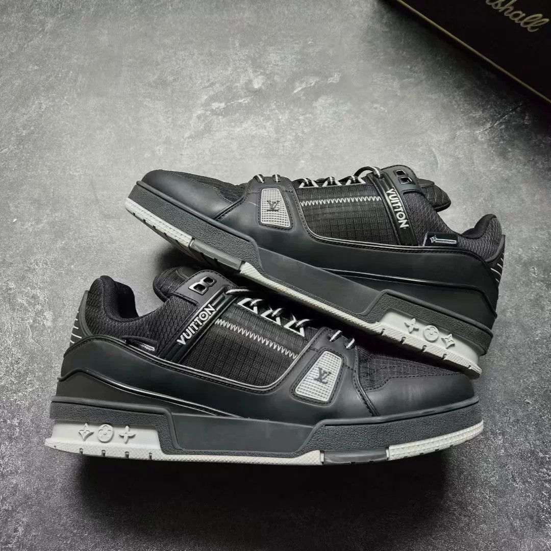 Louis Vuitton Louis Vuitton Training Black Lowtop Sneakers 25 Men Size US 10 / EU 43 - 1 Thumbnail
