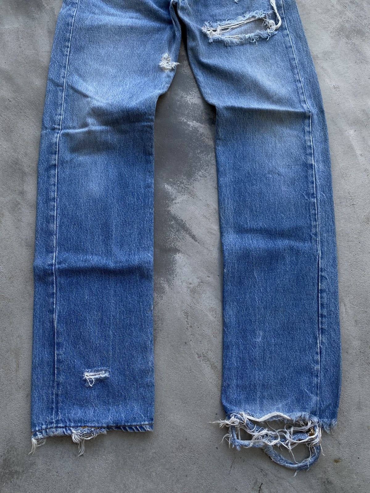 Levi's Vintage Clothing VINTAGE LEVI’S 501 DISTRESSED Size US 31 - 2 Thumbnail