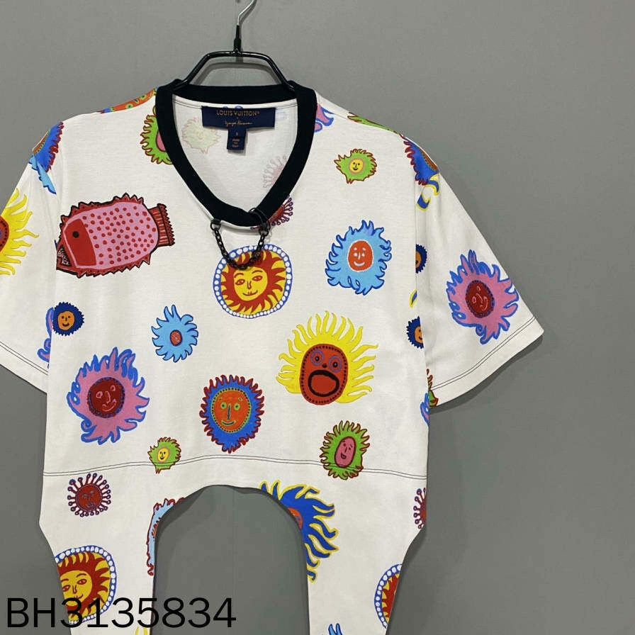 Louis Vuitton Louis Vuitton Printed Graphic T-Shirt S Women Size S / US 4 / IT 40 - 1 Thumbnail