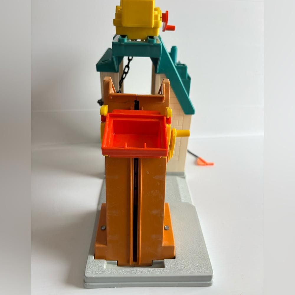 Designer Vintage 1976 Fisher Price Toys 942 Play Family Lift & Load Size ONE SIZE - 3 Thumbnail