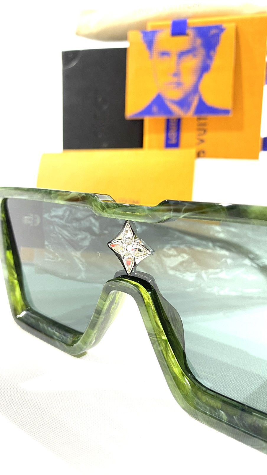 Louis Vuitton Louis Vuitton Cyclone Green Marble Sunglasses Size ONE SIZE - 2 Thumbnail