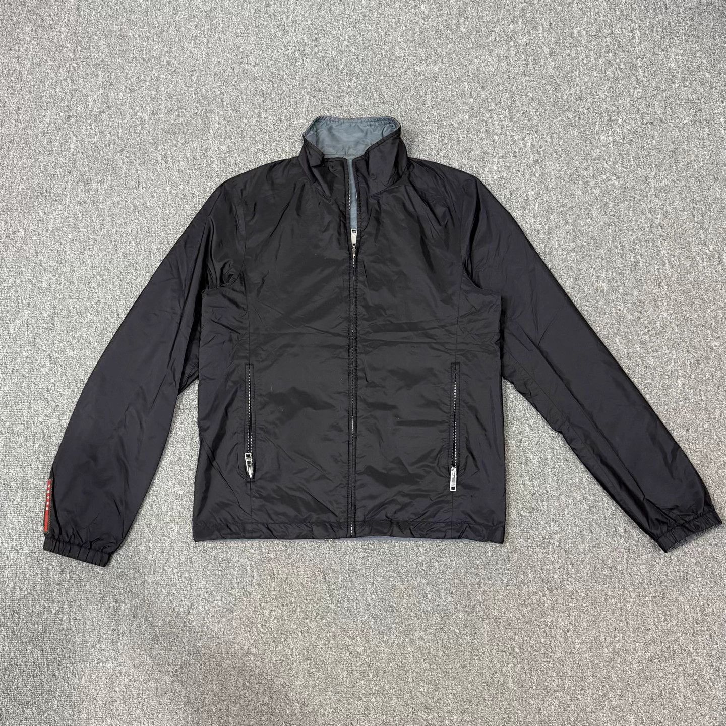 Prada Prada reversible black gray logo hem jacket 46 mint Size US S / EU 44-46 / 1 - 1 Thumbnail