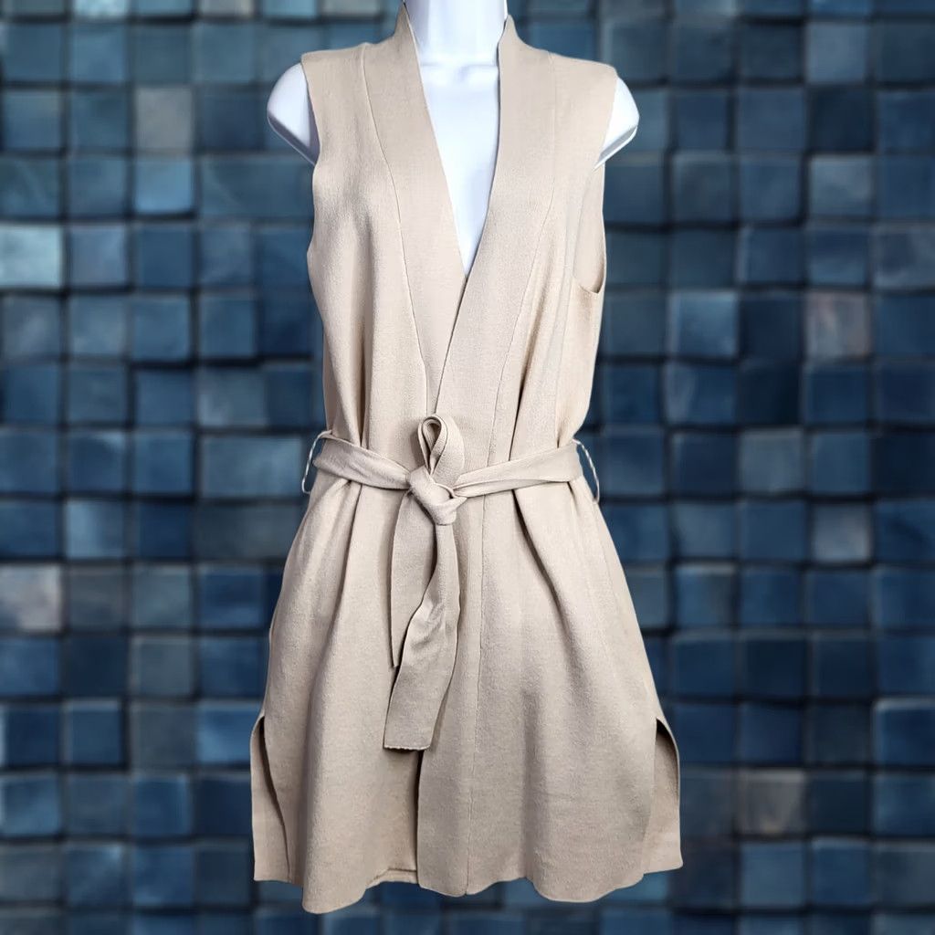 Vintage cupcakes and cashmere Vest Women's XS Ivory Knit Sleeveless V-Neck Regular Size XS Sleeveless Vest Womens Ivory Knit Size XS / US 0-2 / IT 36-38 - 1 Thumbnail