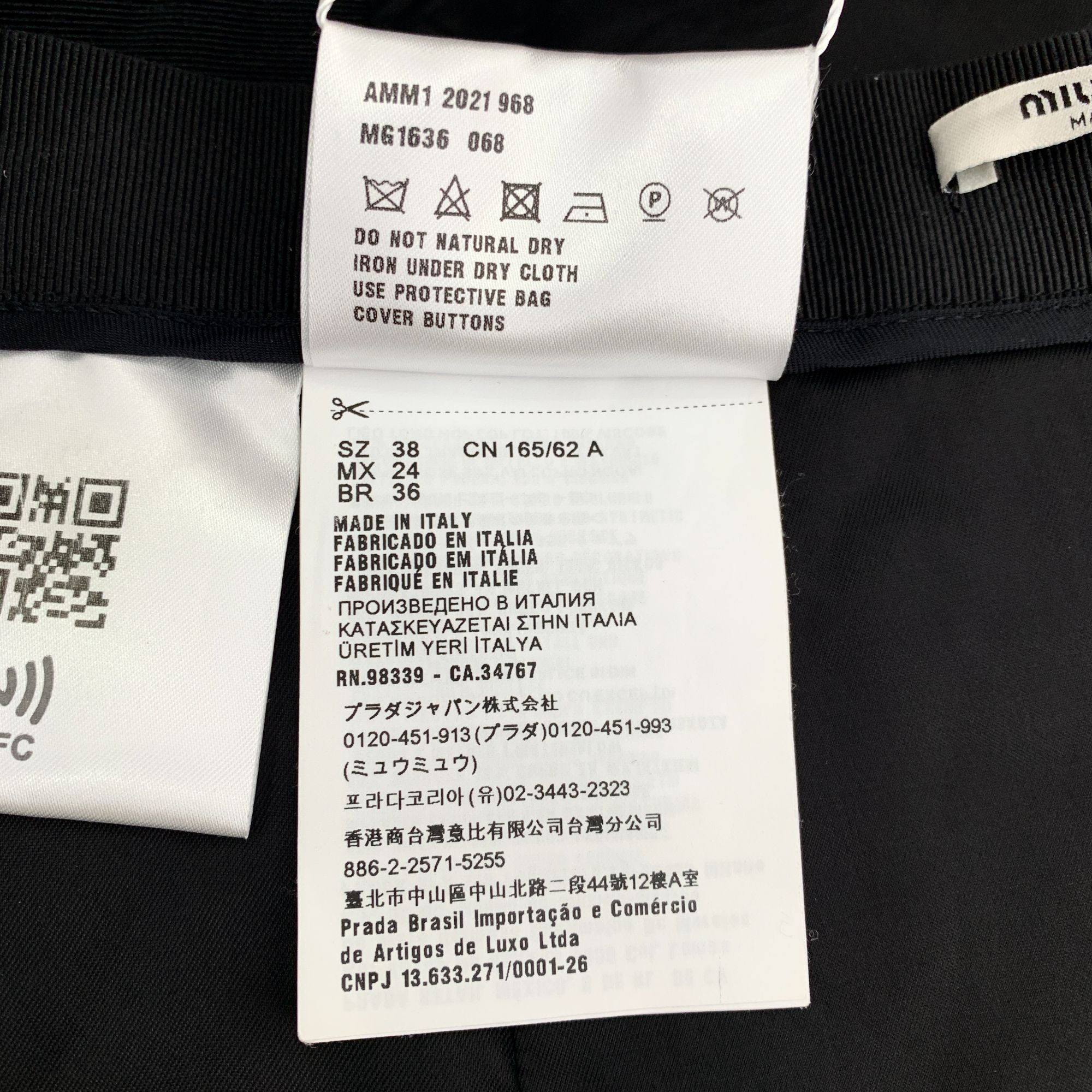 Miu Miu Miu Miu Black Velvet Skirt With Bow Waist & Pearl Button Acc Size 38" / US 16 / IT 52 - 4 Thumbnail