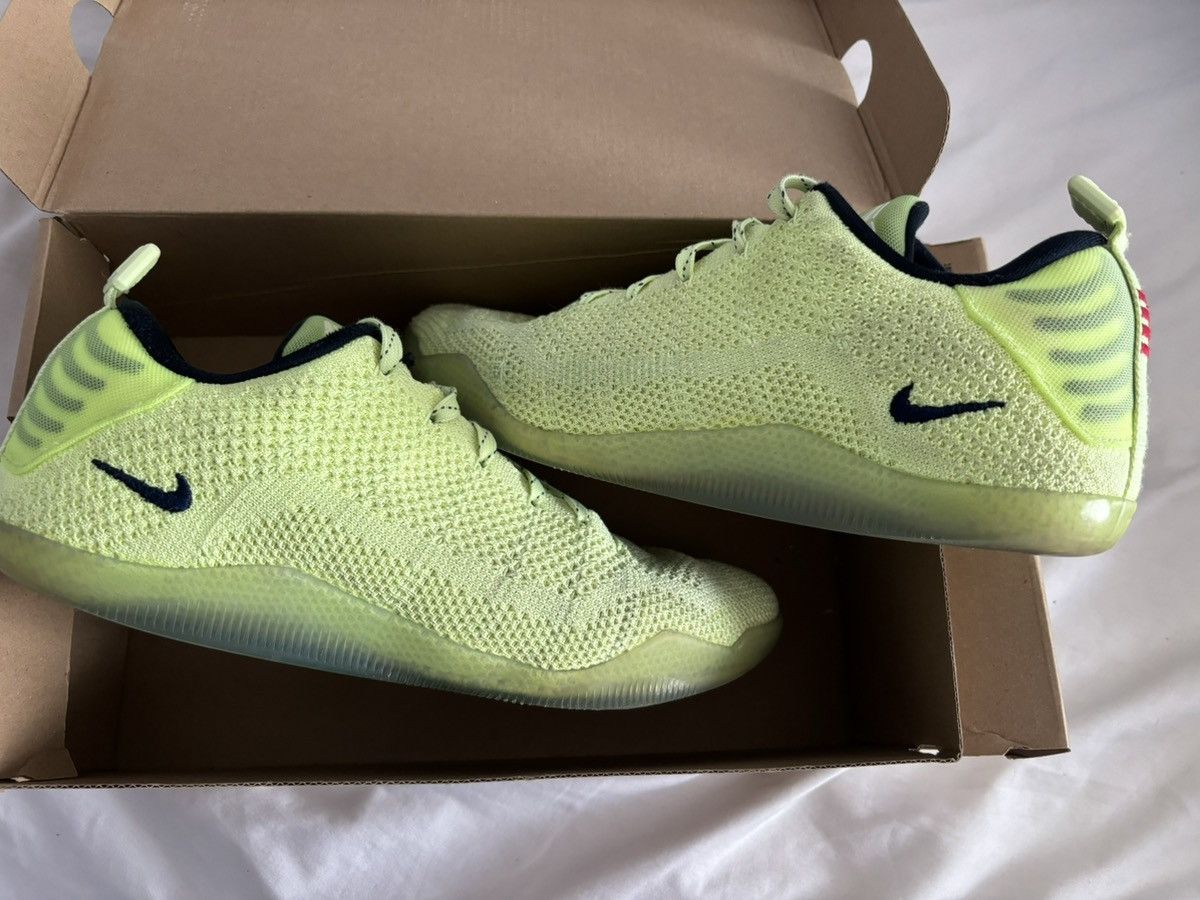 Nike Kobe 11 low ‘Ghost Of Christmas Past’ Size 10 Size US 10 / EU 43 - 3 Thumbnail