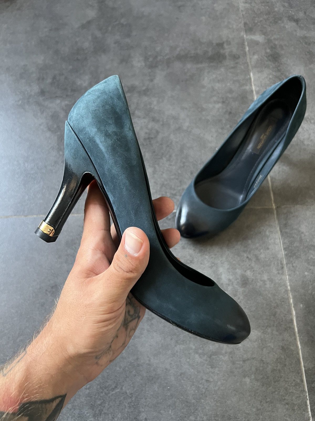 Louis Vuitton Rare Louis Vuitton gradient suede leather logo heels Size US 7.5 / IT 37.5 - 2 Thumbnail