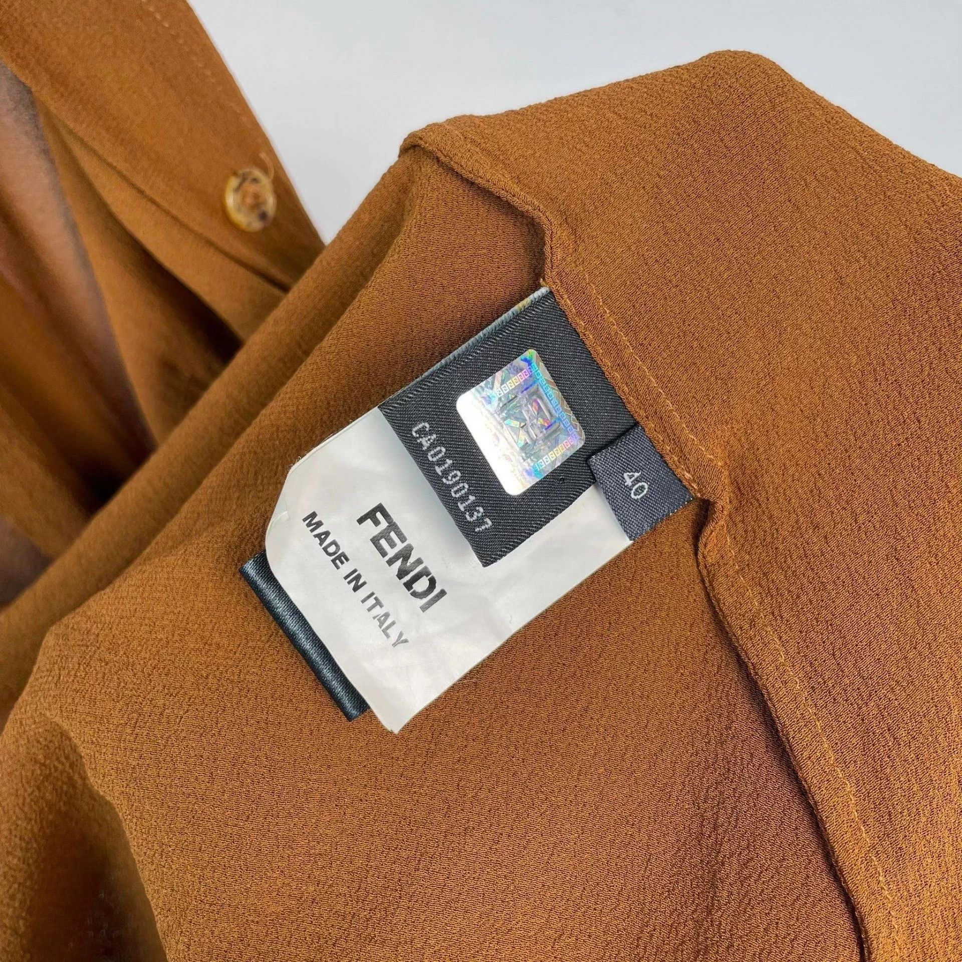 Fendi Fendi Vintage Silk Short Sleeve Shirt 40 Brown Size M / US 6-8 / IT 42-44 - 4 Thumbnail