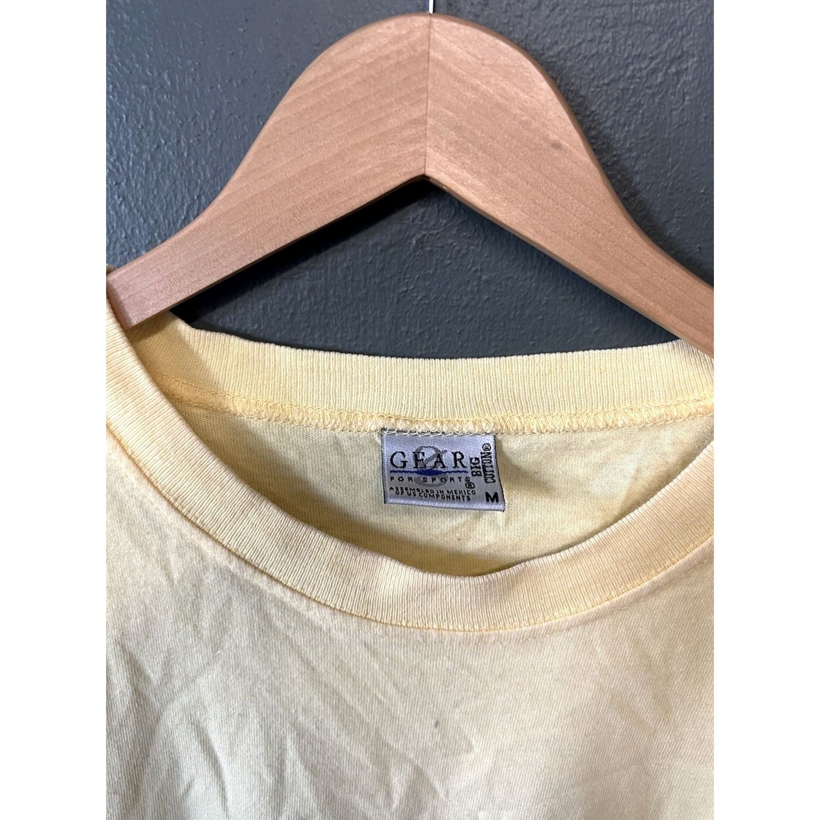 Vintage GEAR FOR SPORTS Mens Vintage University of Texas Yellow T-shirt M Size US M / EU 48-50 / 2 - 3 Thumbnail