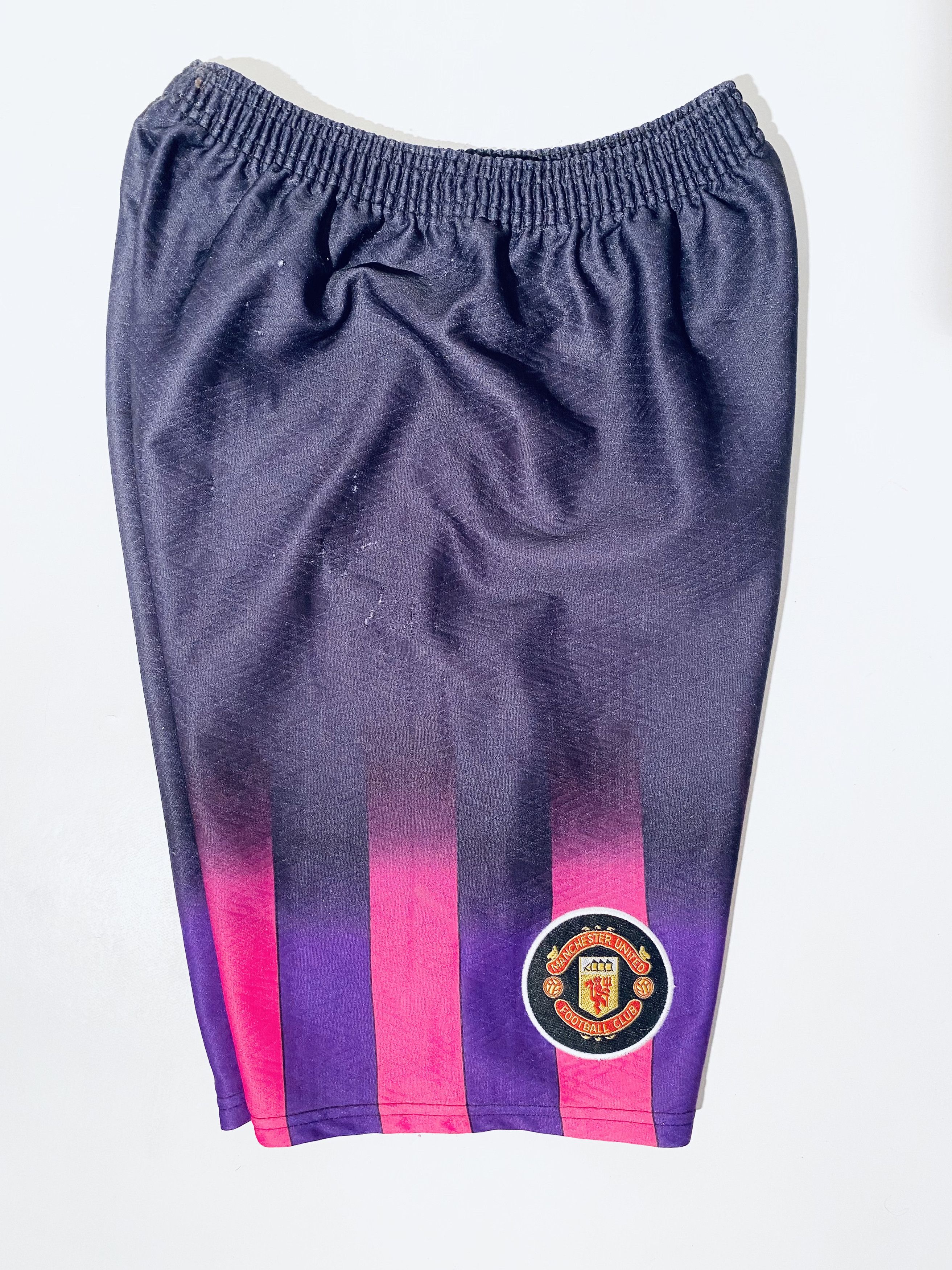 Man Utd Adult S Waist Size 28 32 Home Shorts 1996 1997