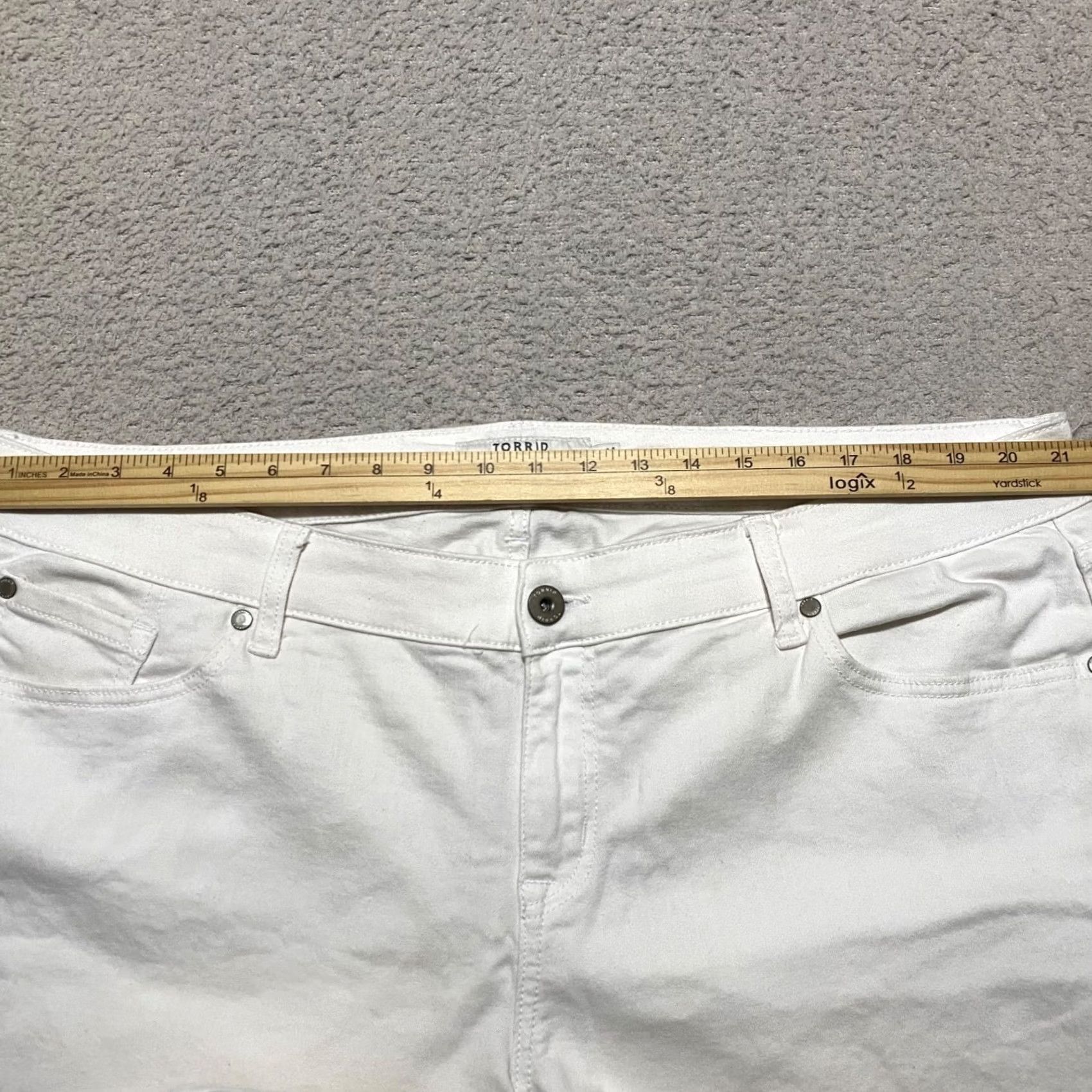 Torrid Torrid White Denim High Rise Cut-Off 5 Inseam Plus 22 Shorts Womens Vintage No Pocket 5-Pocket Denim Stretch Cotton Spandex Casual Clothing Size 40" / US 18 - 7 Thumbnail