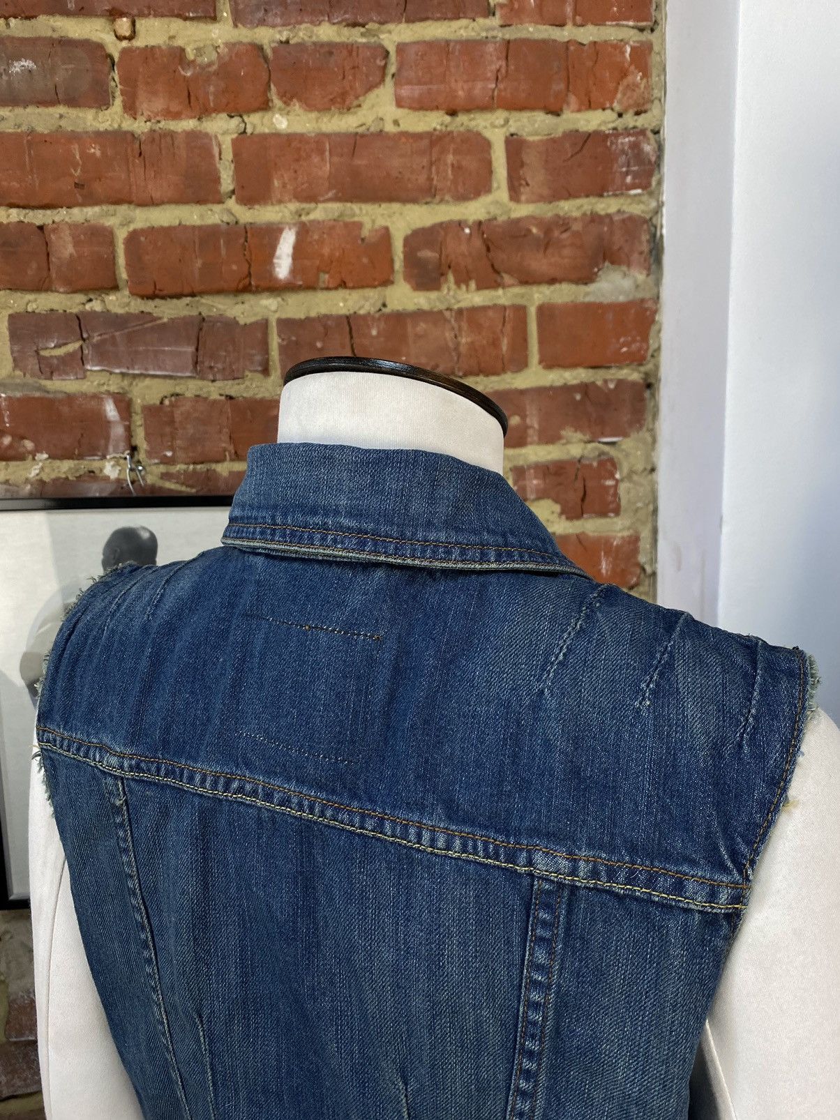 Levi's NWT Women's Levi's Distressed Jeans Vest Size M / US 6-8 / IT 42-44 - 14 Thumbnail