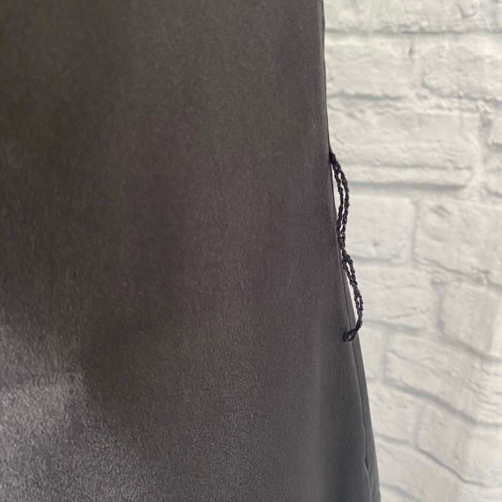 Express Express women XS black V-neck cap sleeve shift dress w/satin Size XS / US 0-2 / IT 36-38 - 7 Thumbnail
