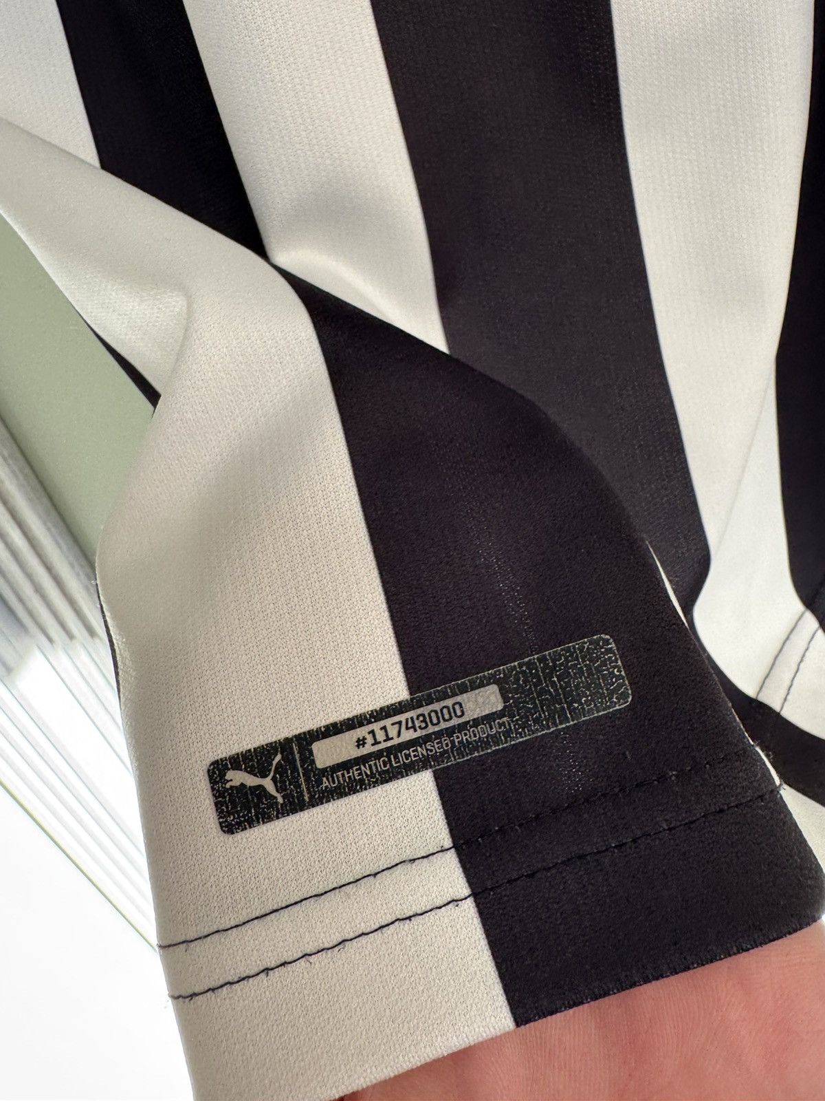 Puma Newcastle United 2017-2018 Home Soccer Jersey Football Shirt Size US XL / EU 56 / 4 - 10 Thumbnail
