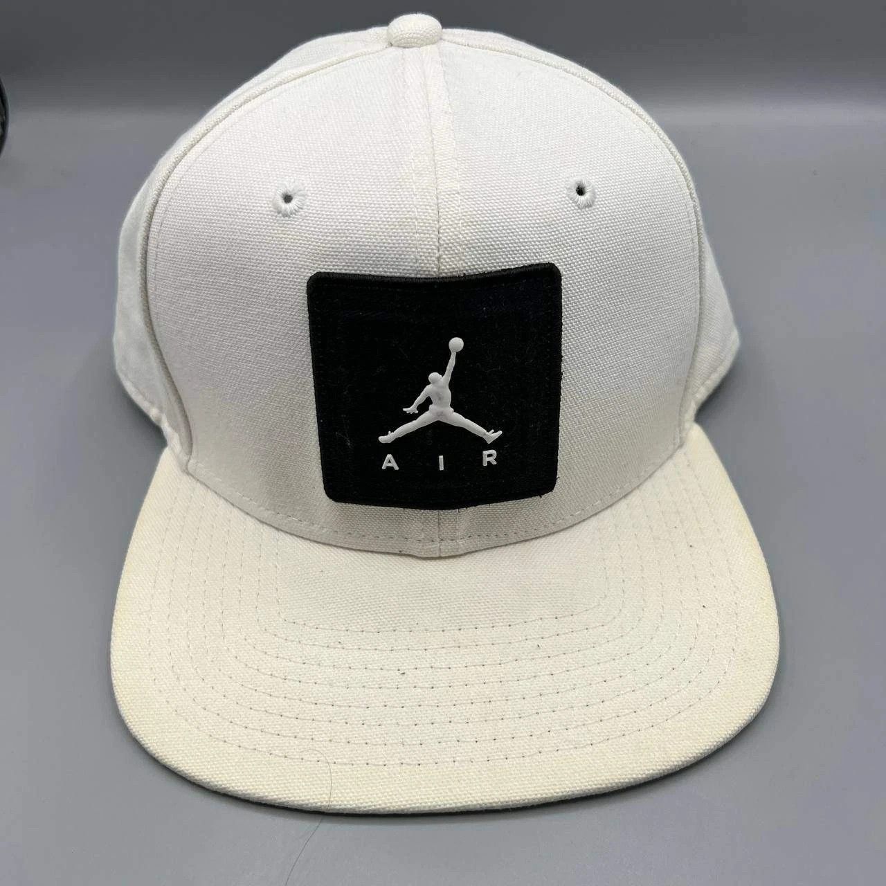 Jordan Brand Air Jordan True Hat Men White Black Jumpman Snap Back Cap Size ONE SIZE - 1 Thumbnail