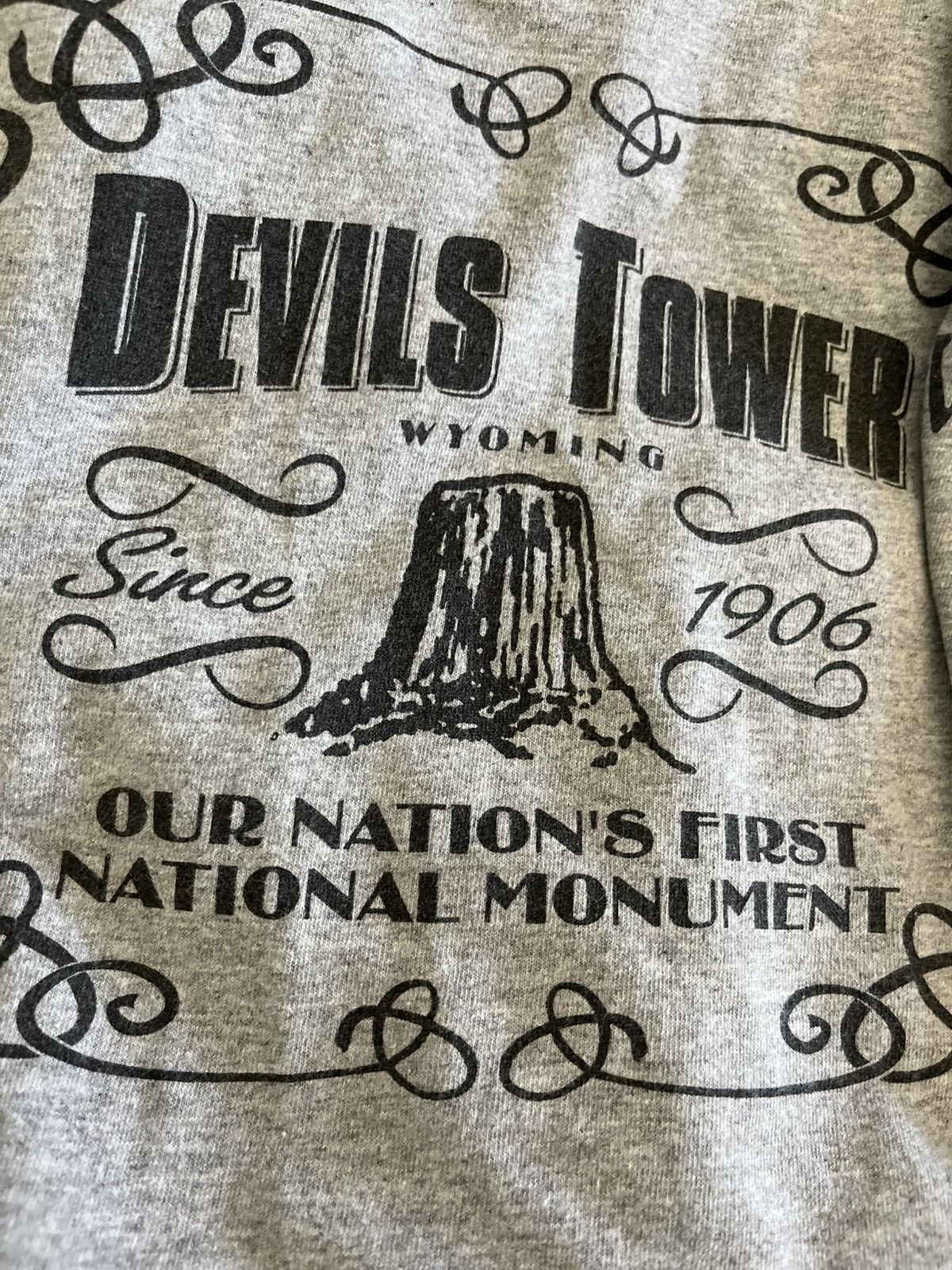 Gildan 3 vintage location shirt bundle devils tower wyoming boston Size US M / EU 48-50 / 2 - 3 Thumbnail