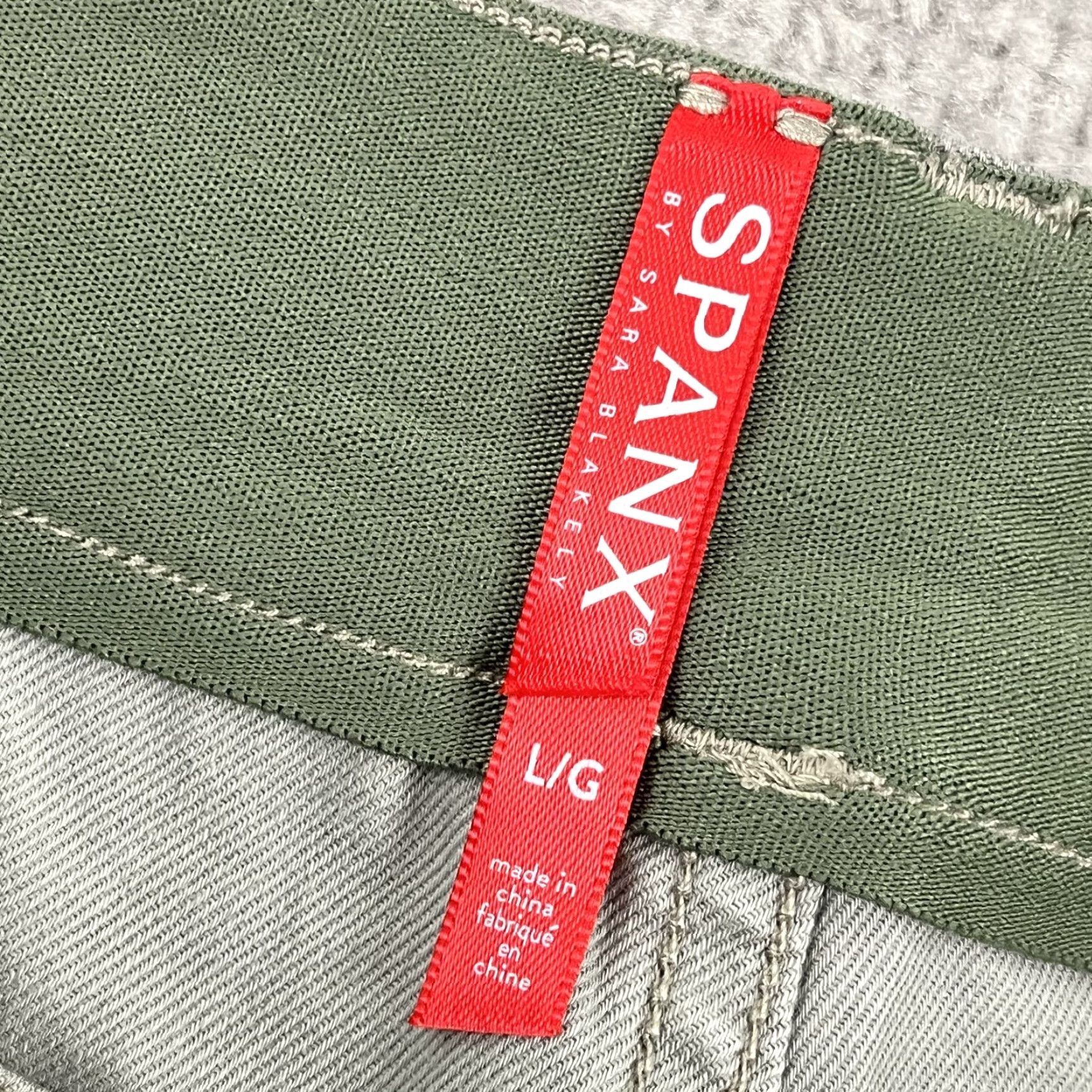 Spanx Spanx Stretch Twill Shorts Womens L / 5" Stone Wash Camouflage Gray Pull On Size 36" / US 14 / IT 50 - 3 Thumbnail