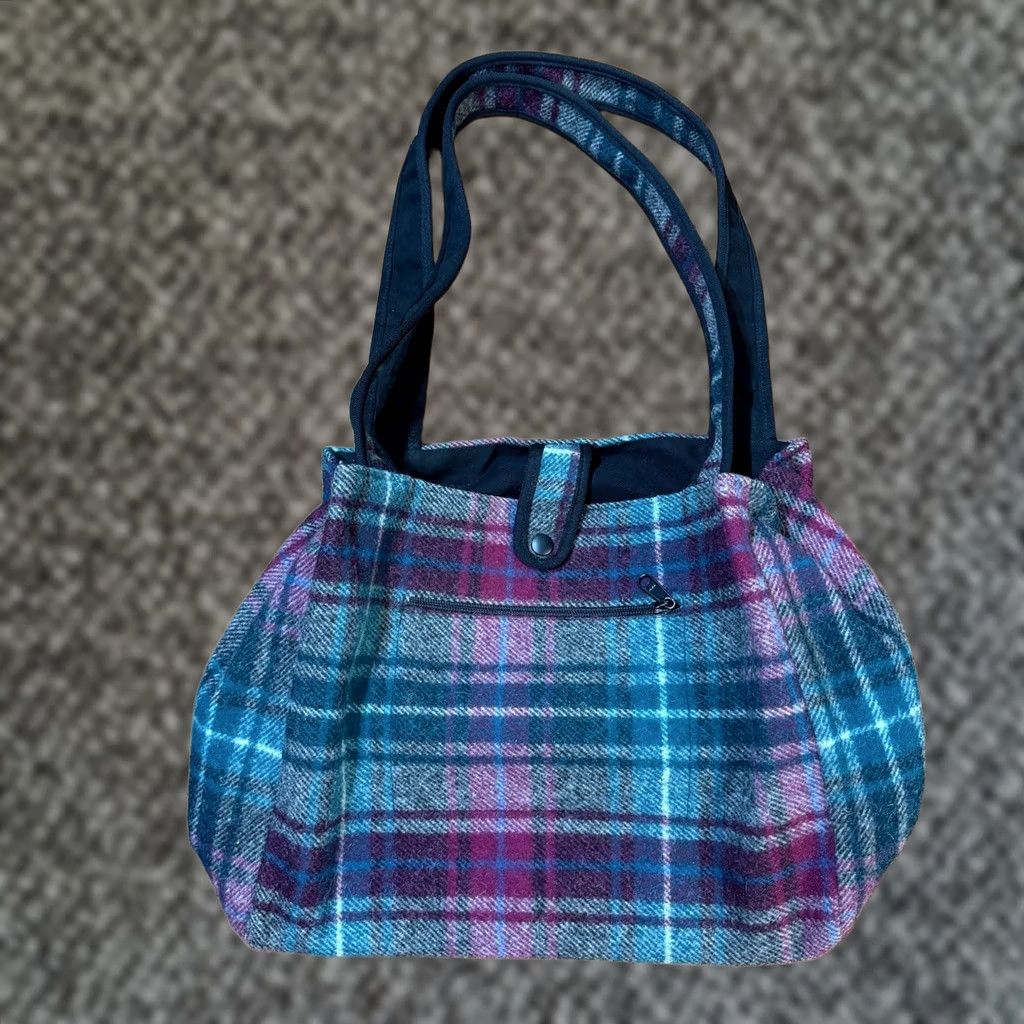 Johnson Woolen Mills Johnson Woolen Mills Tote Bag Medium Tartan Plaid CottonWool Snap Purple Wool Size ONE SIZE - 1 Thumbnail
