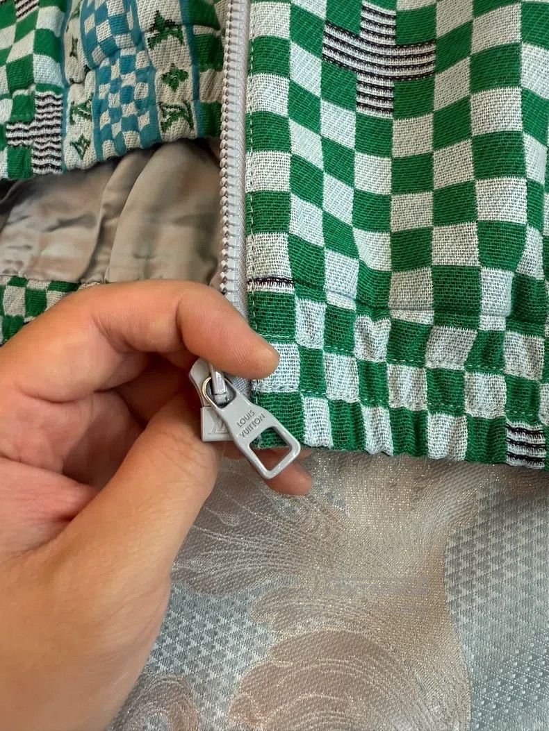 Louis Vuitton Louis Vuitton Full logo design jacket Size US M / EU 48-50 / 2 - 3 Thumbnail