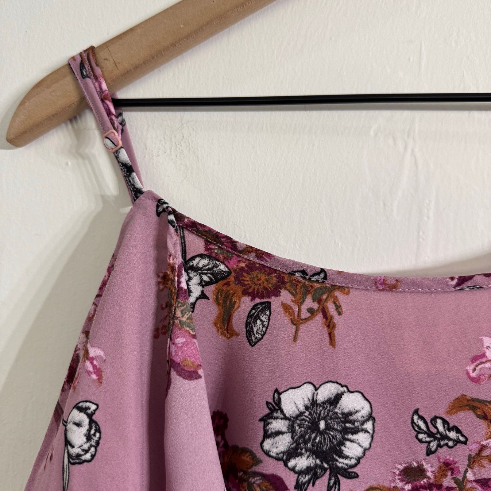 Other Pink Rose Purple Floral Cold Shoulder Top Size Medium Size M / US 6-8 / IT 42-44 - 5 Thumbnail