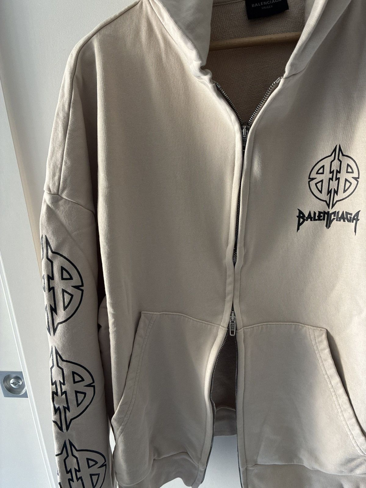 Balenciaga Balenciaga Metal BB Stencil Zip Up Hoodie Size US S / EU 44-46 / 1 - 2 Thumbnail
