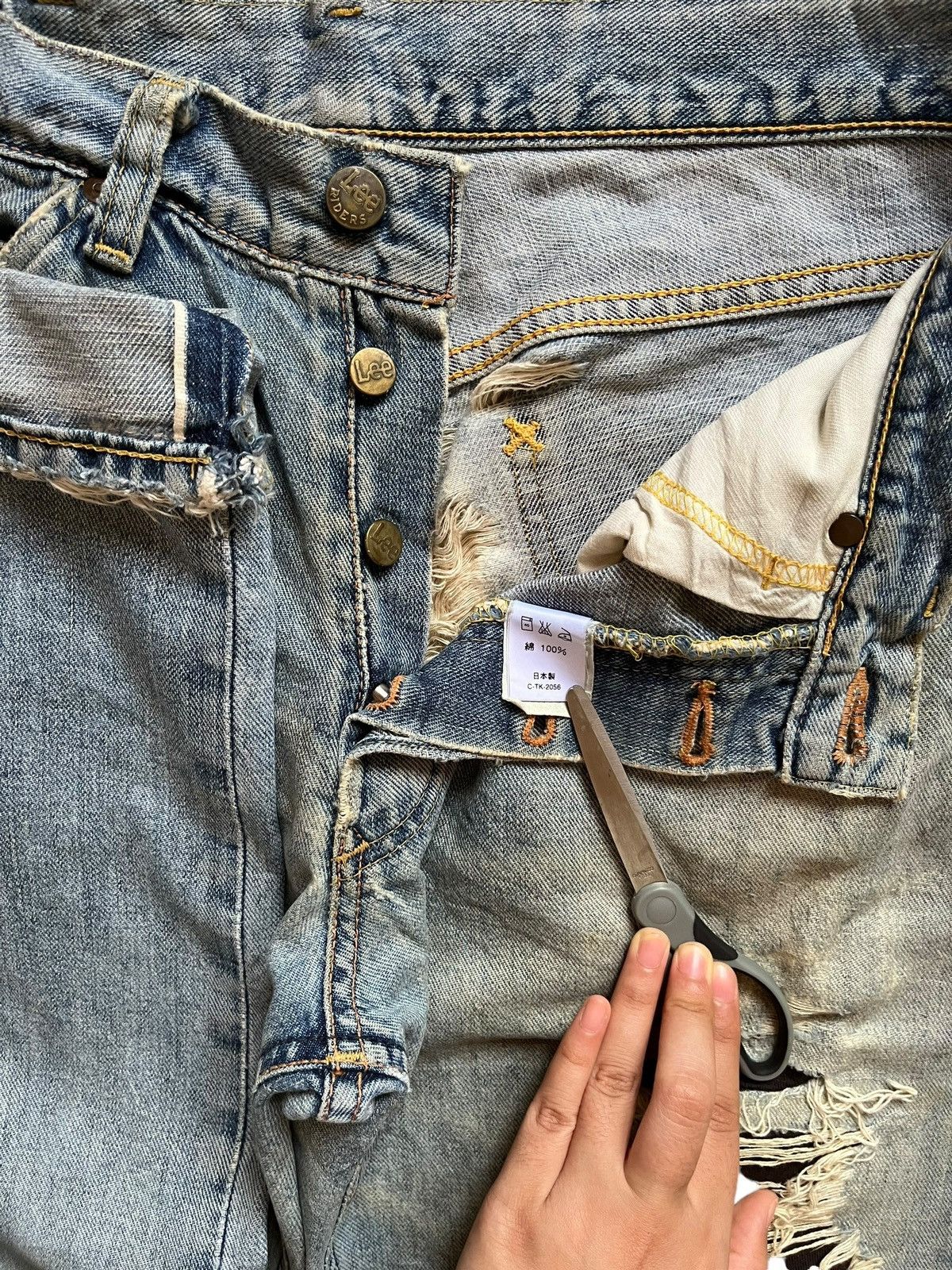 Japanese Brand × Lee Vintage Lee Japanese Selvedge Blue Wash Distress Baggy Jeans Size US 31 - 4 Thumbnail
