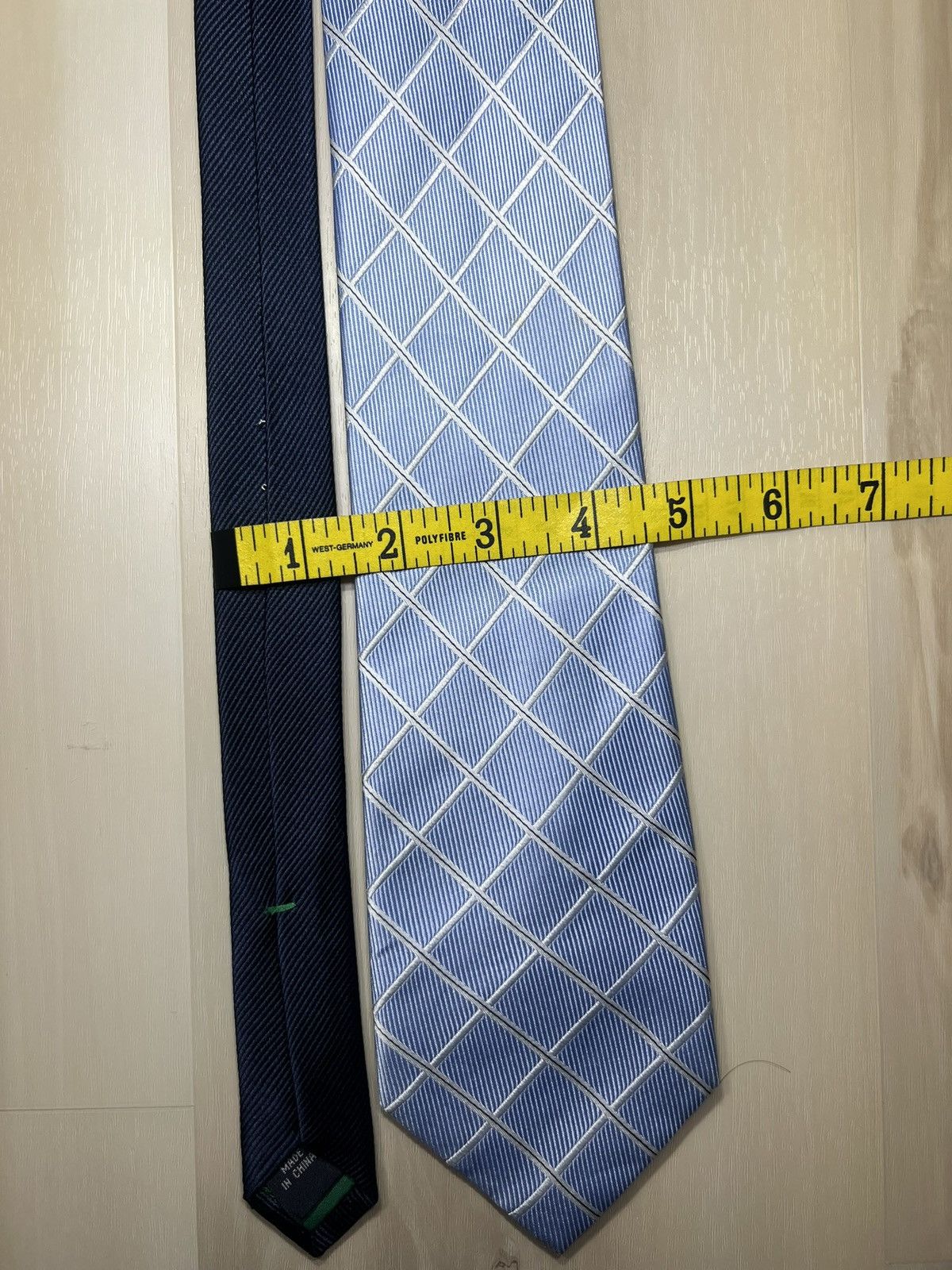 Designer × Tommy Hilfiger × Vintage Two Tommy Hilfiger 100% Italian Silk Tie Crest Logo Red blue Size ONE SIZE - 10 Thumbnail