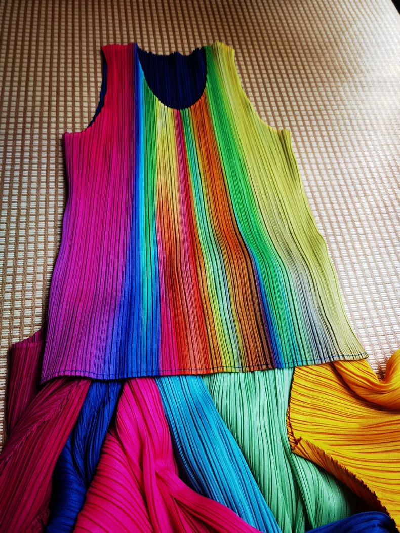 Pleats Please Issey Miyake Issey Miyake Aurora Vest Size L / US 10 / IT 46 - 1 Thumbnail