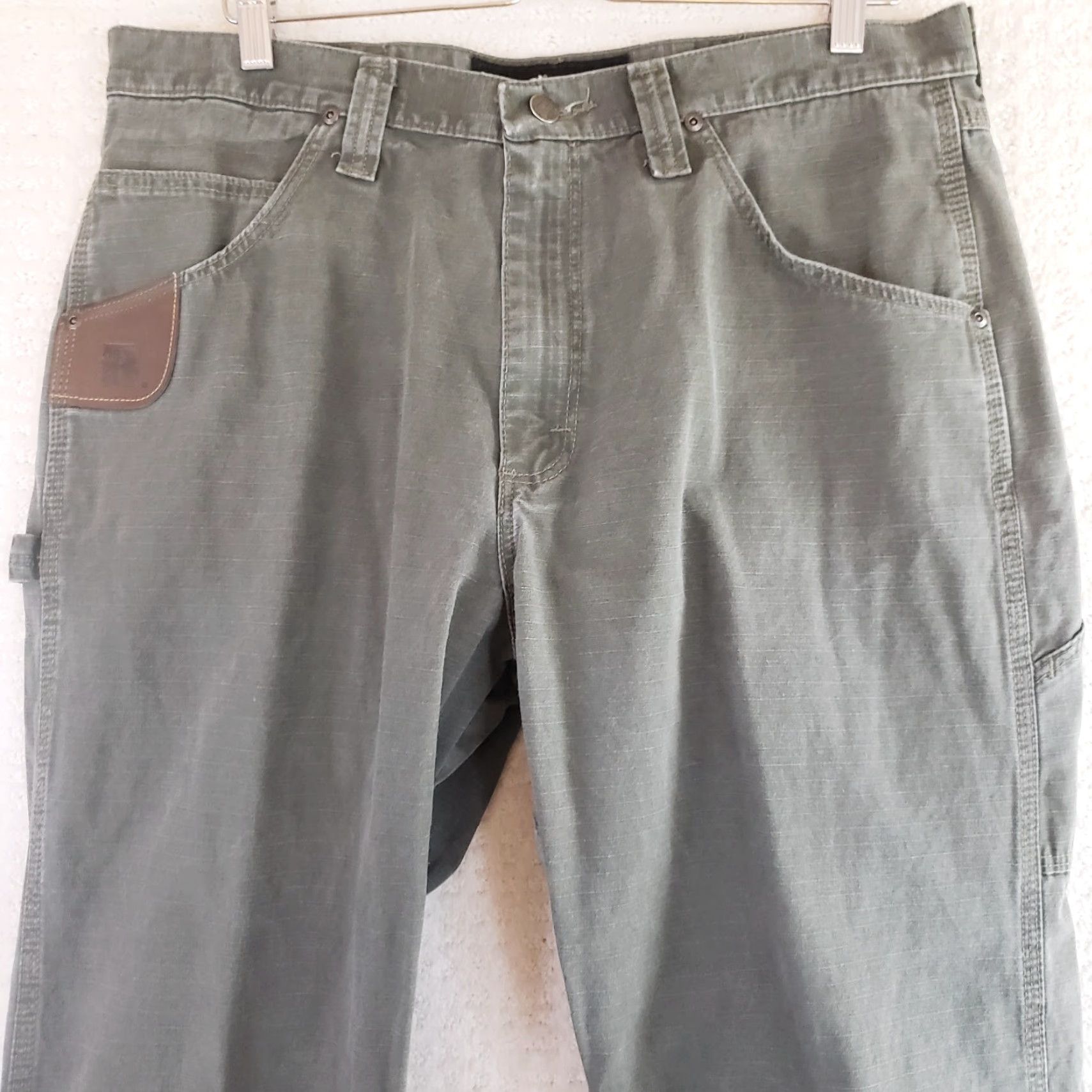 Wrangler VINTAGE Wrangler RIGGS Workwear Mens Brown Carpenter Pants 35X30 Green Ripstop Cargo Pocket Belt Loops Logo Pockets Workwear 30 Inseam Mens Size US 35 - 4 Thumbnail