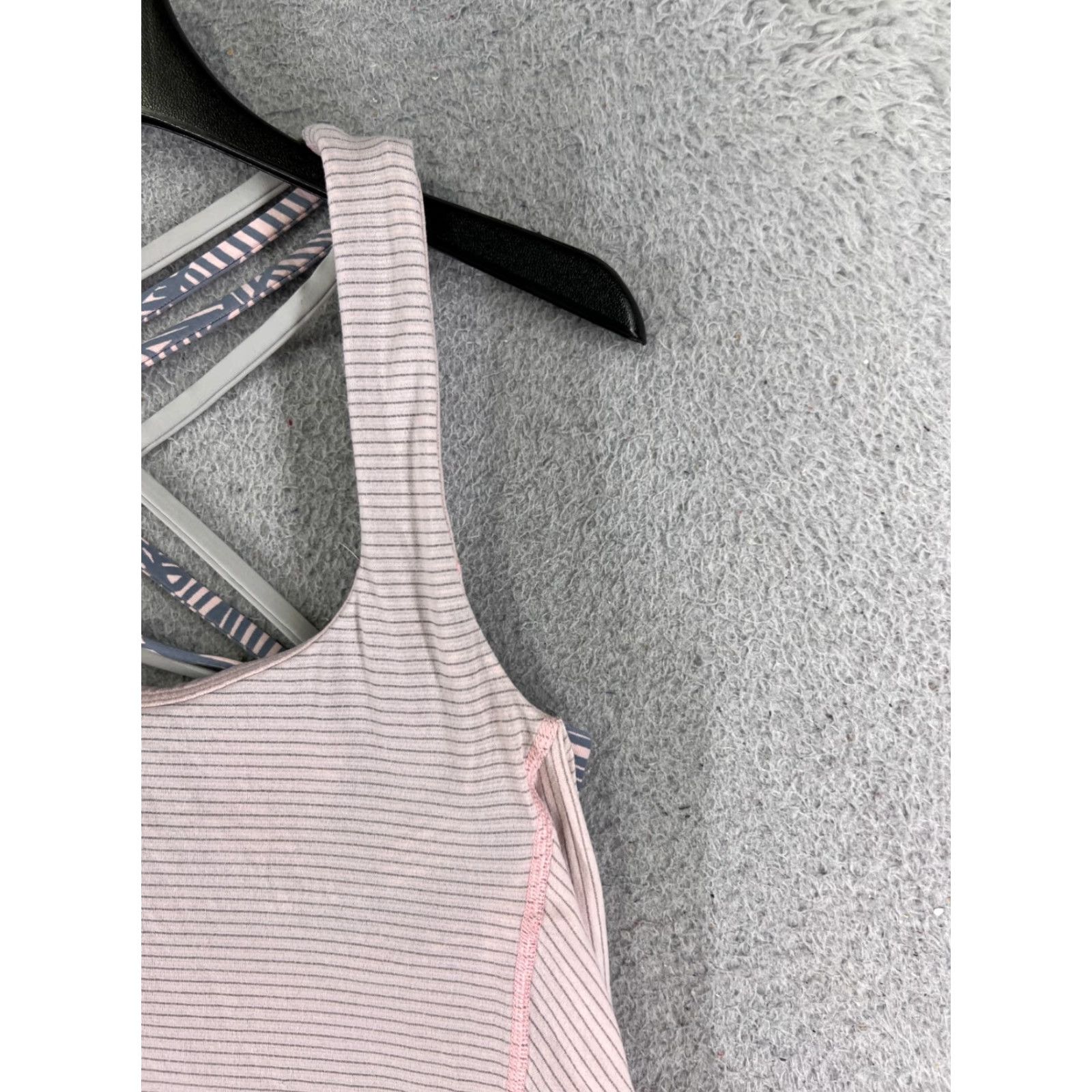 Lululemon Lululemon Shirt Women 6 Pink Tank Sleeveless Built In Bra Stripe Casual Sleeveless Shirt Womens Pink 6 Size M / US 6-8 / IT 42-44 - 2 Thumbnail