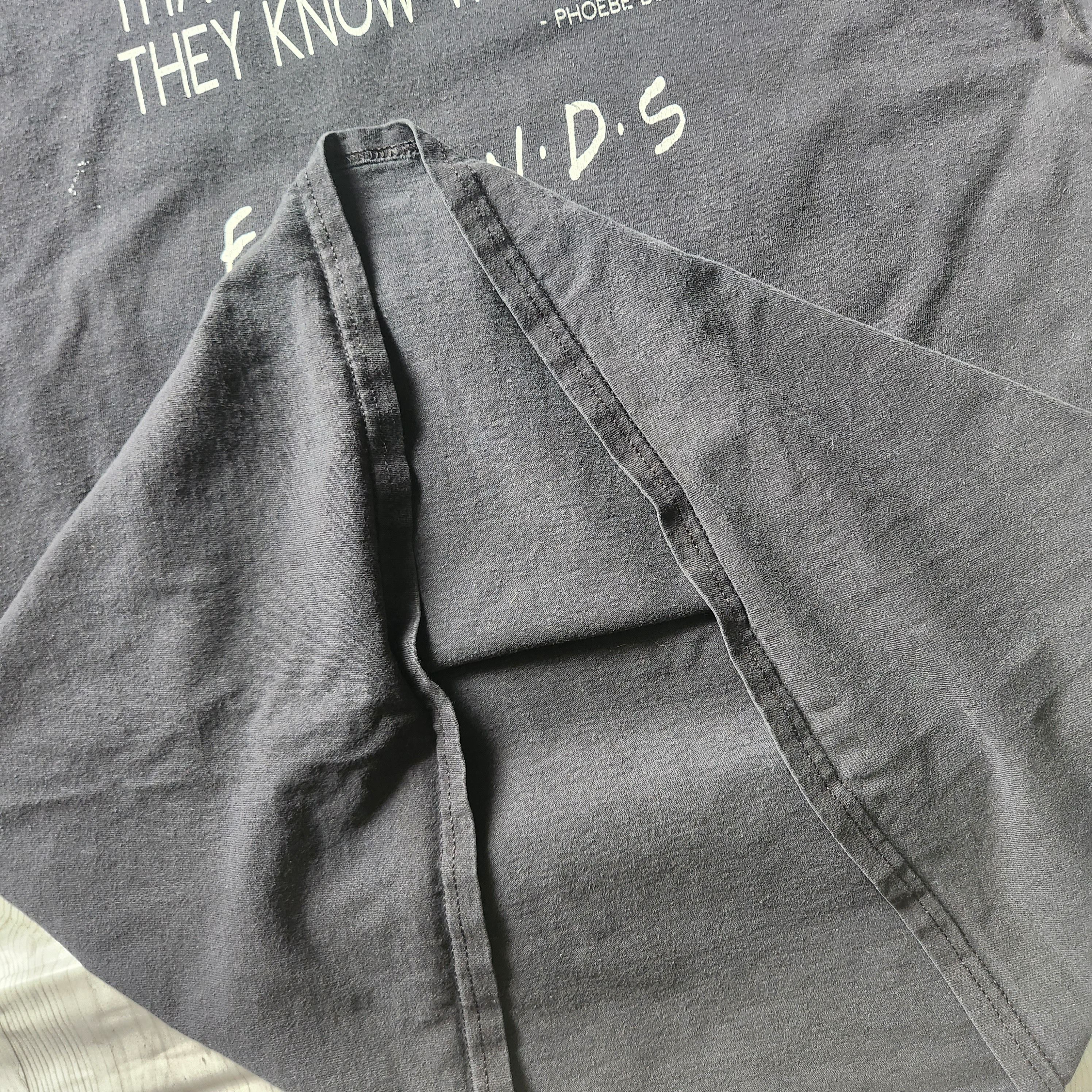 Vintage Grails F.R.I.E.N.D.S. Promo TShirt Pheobe Buffay Size US L / EU 52-54 / 3 - 12 Thumbnail