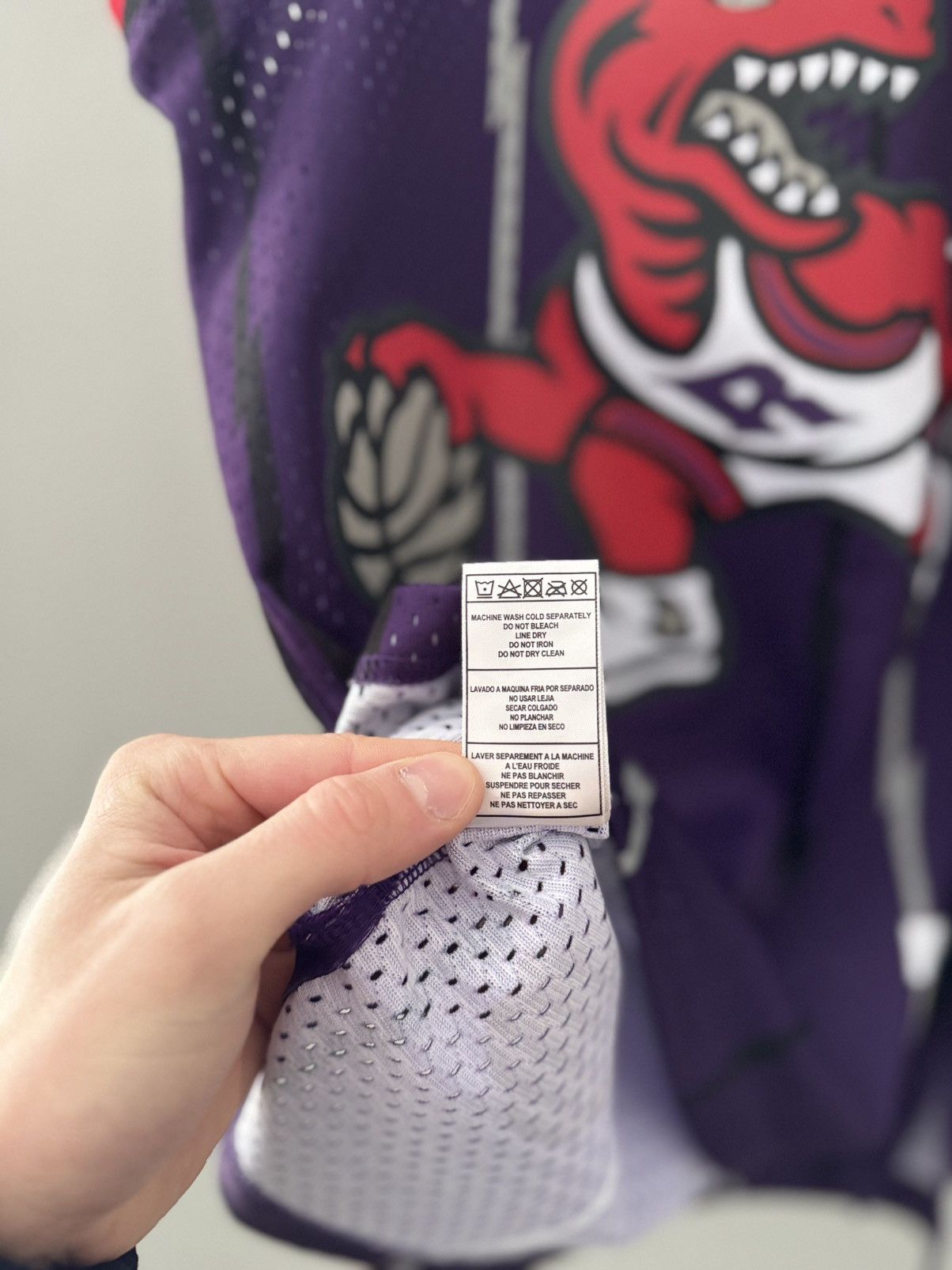 Mitchell & Ness Vince Carter Toronto Raptors Mitchell & Ness Jersey Size US S / EU 44-46 / 1 - 5 Thumbnail
