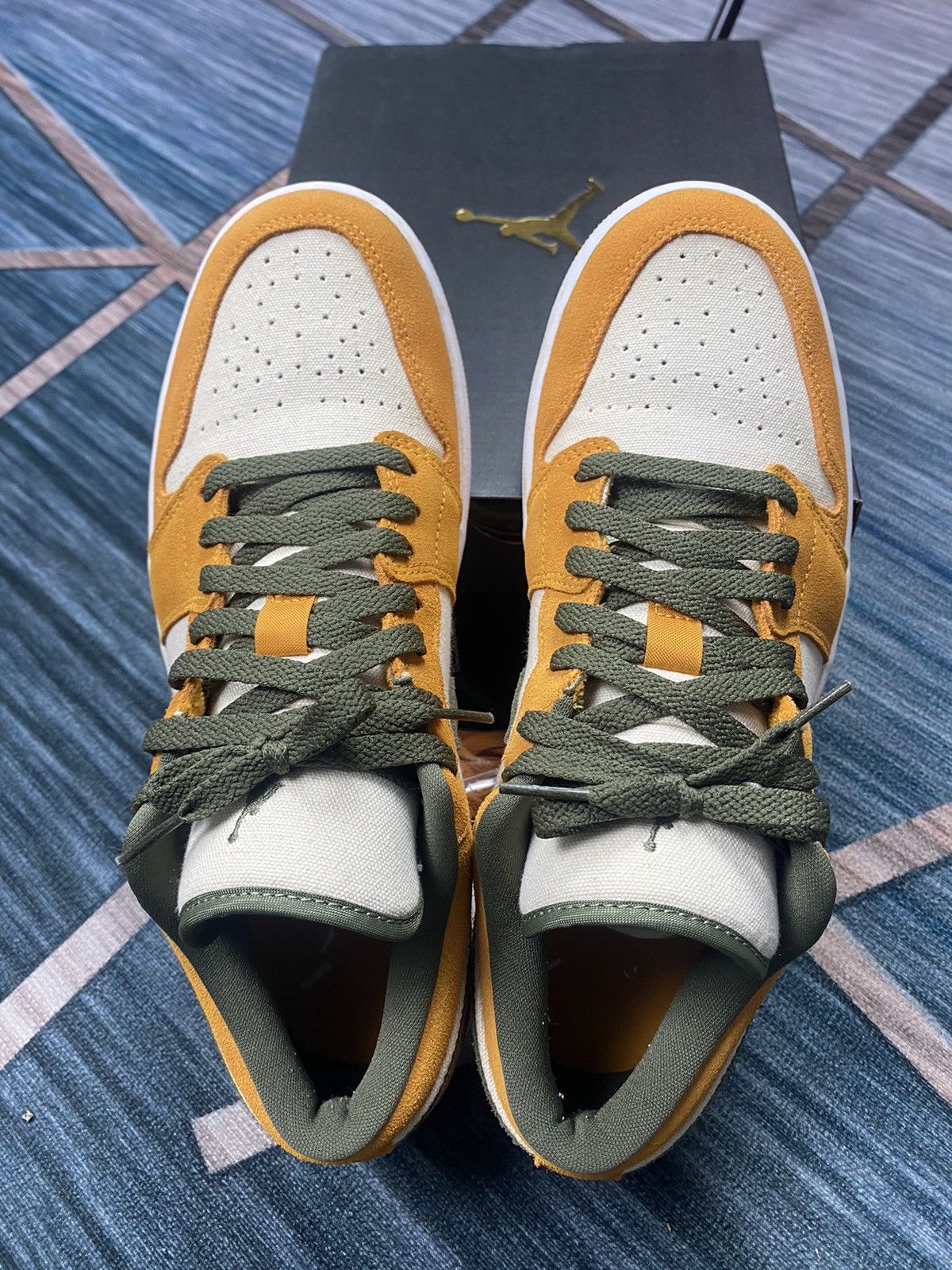 Jordan Brand × Nike AIR JORDAN 1 LOW SE Size US 8.5 / EU 41-42 - 2 Thumbnail