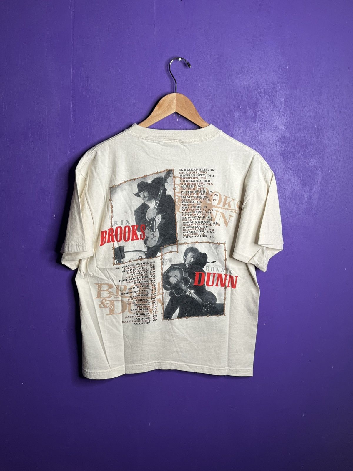 Band Tees × Vintage Vintage 90s Brooks n Dunn barbed wire tour tee Size US L / EU 52-54 / 3 - 2 Thumbnail