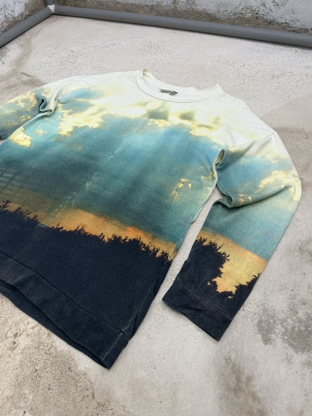Designer × Japanese Brand Monki - Scenic Sunset Gradient w/ Vibrant Sky Hues Size US L / EU 52-54 / 3 - 6 Thumbnail