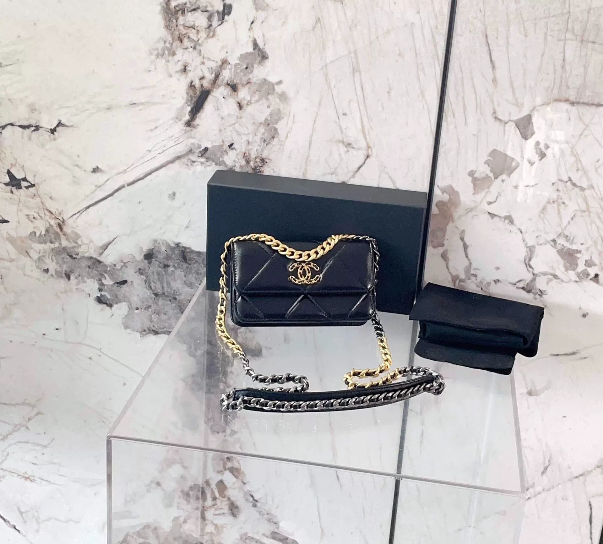 Chanel Pre-loved Bag Very good condition Size ONE SIZE - 1 Thumbnail