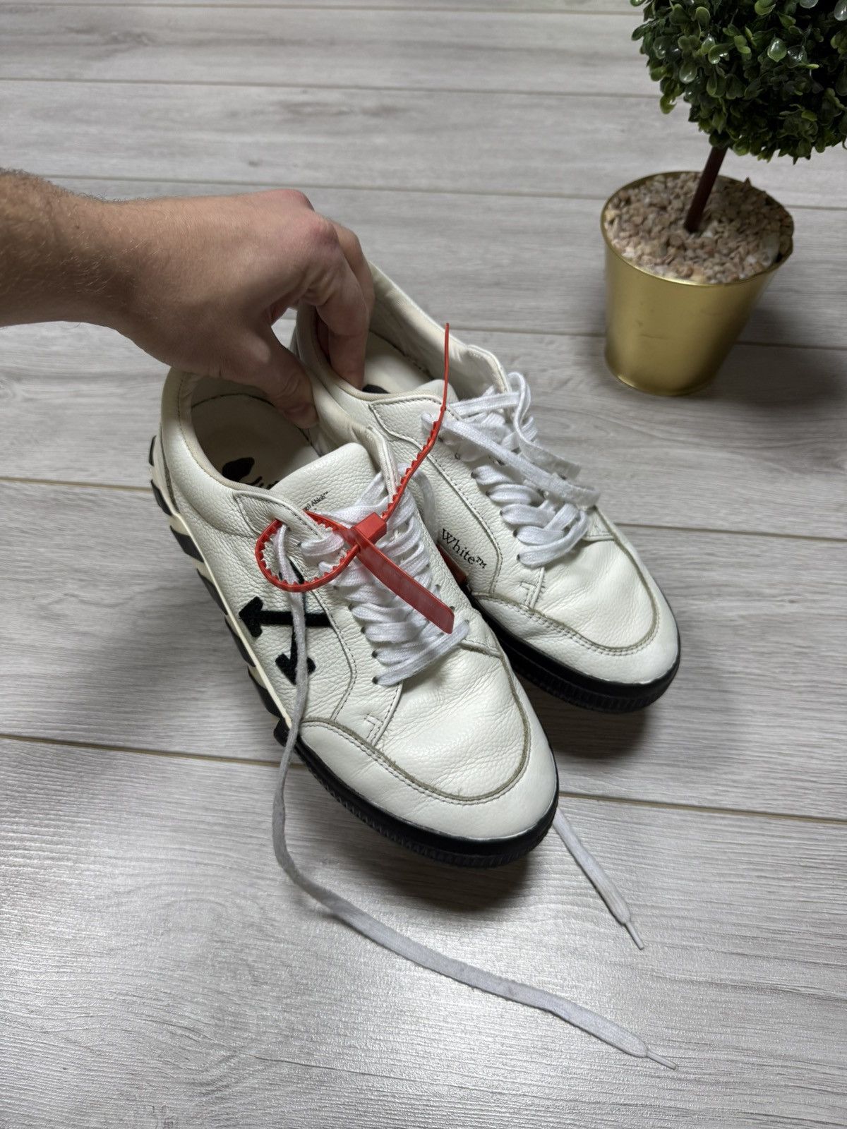 Off-White Off-White leather vulcanized arrows tape sneakers Size US 8.5 / EU 41-42 - 5 Thumbnail