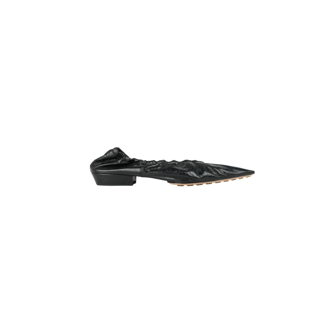 o1bcso1str0924 Almond in Black
