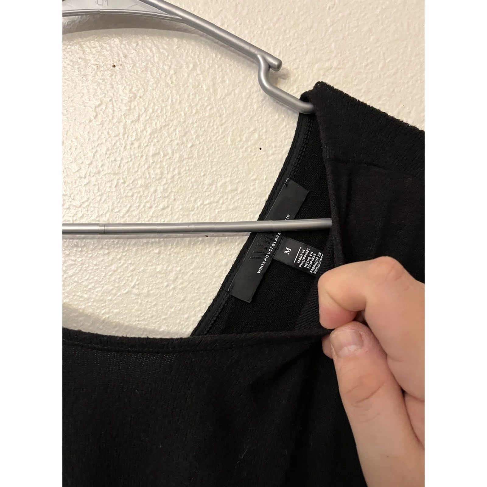 White House Black Market White House Black Market Sweater Women's Kn ot Back V-Neck Open Pullover M Black Satin Knit Shirt / Womens / Size M Size M / US 6-8 / IT 42-44 - 2 Thumbnail