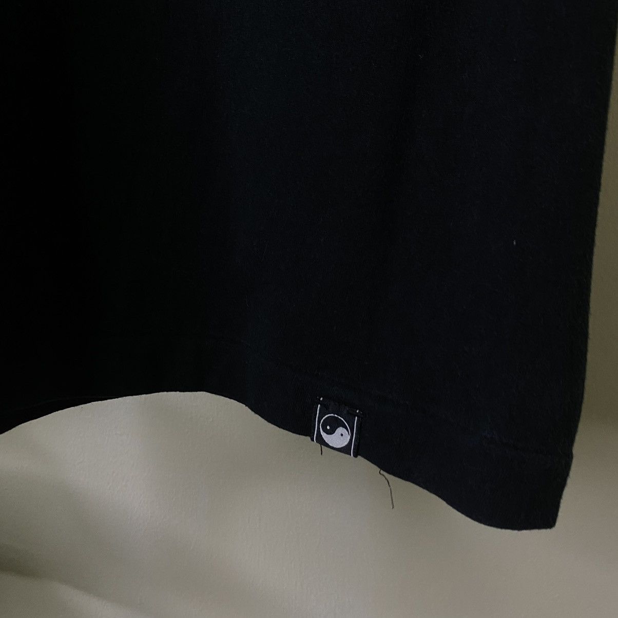 Vintage Vintage 1990s T&C Surf Big Ying Yang Logo Backhit Tee Size US L / EU 52-54 / 3 - 6 Thumbnail