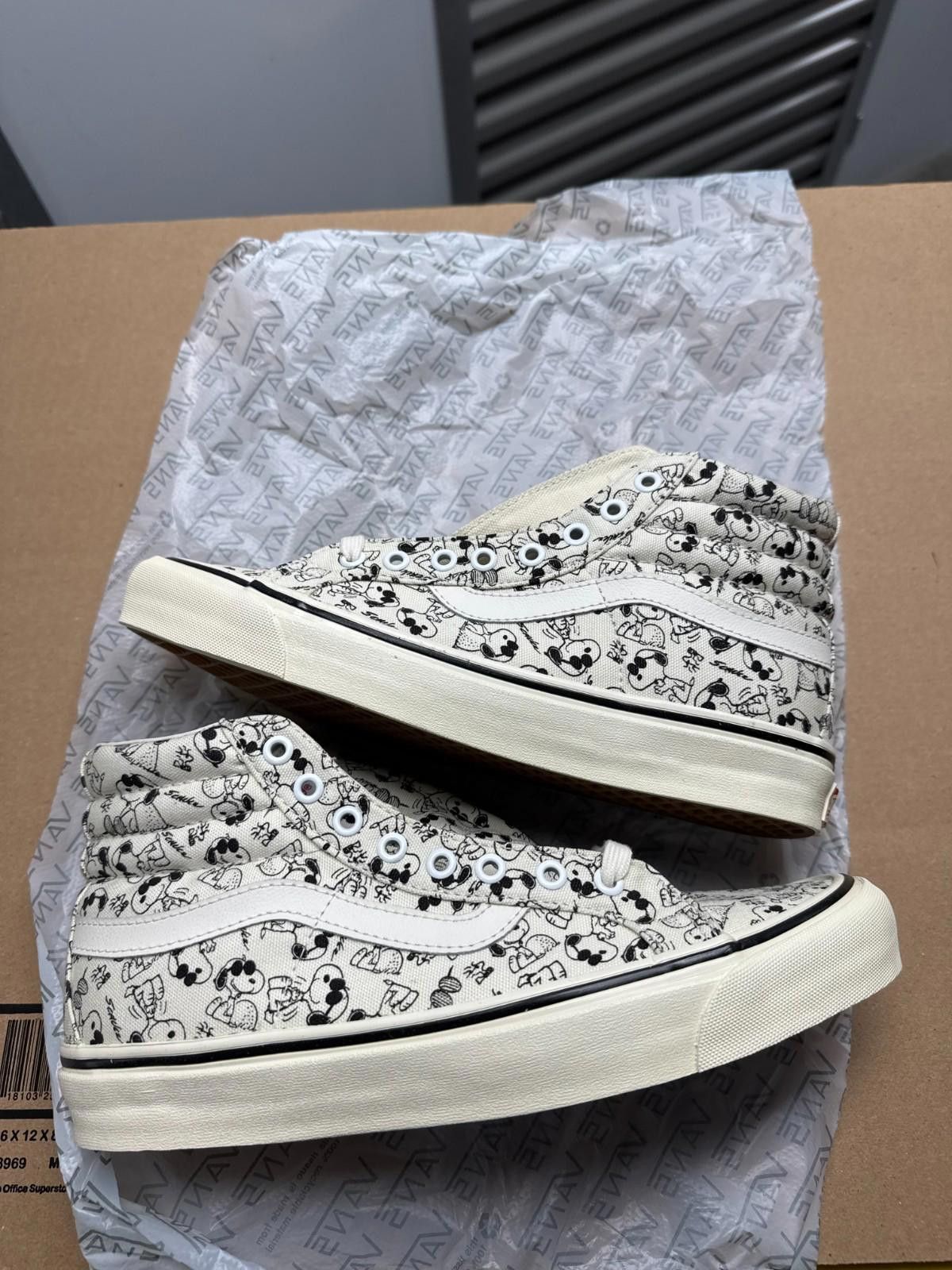 Vans Vans Snoopy Sk8 Hi Size 9.5 LX Vault White Size US 9.5 / EU 42-43 - 2 Thumbnail