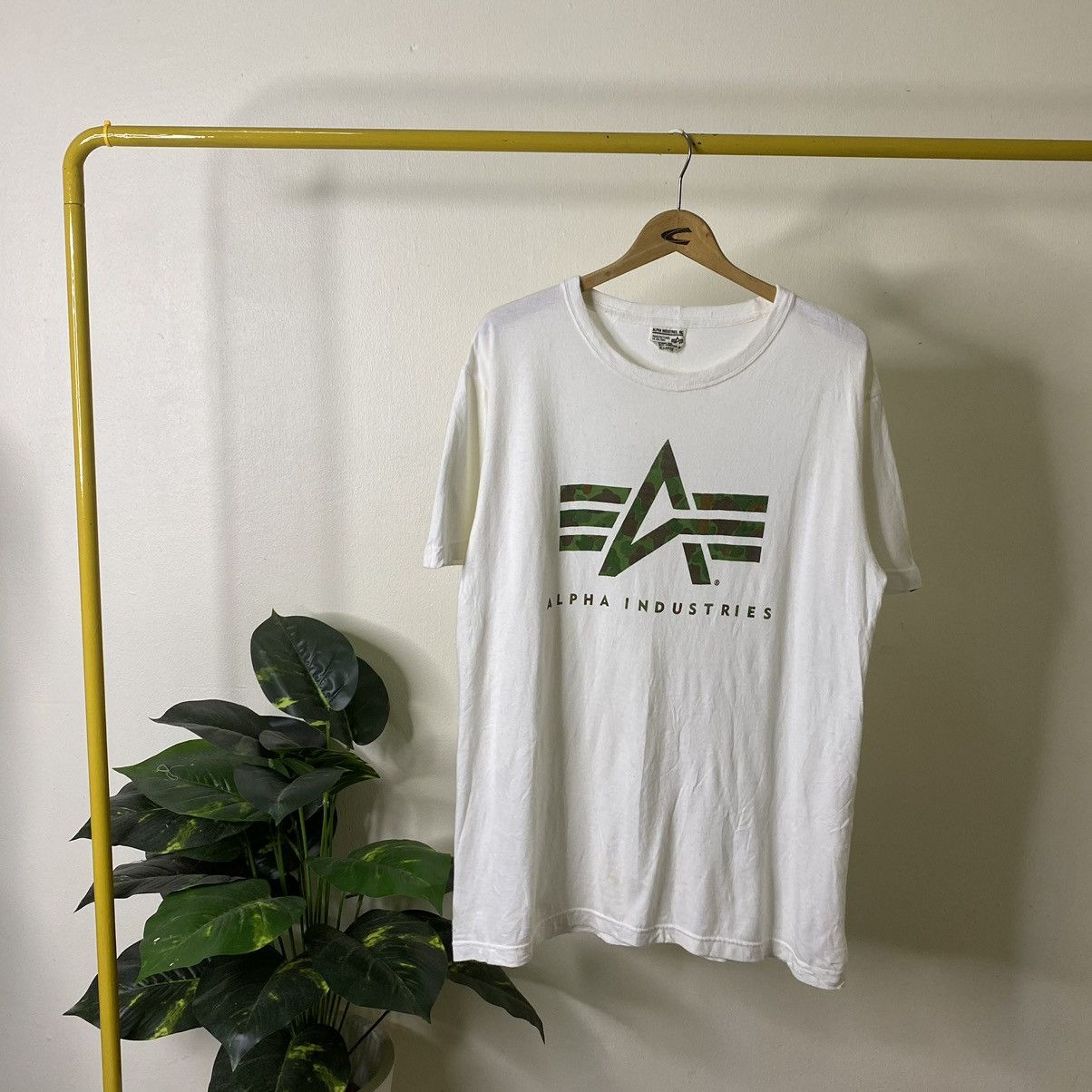 Alpha Industries × Vintage Vintage Y2K Alpha Industries OG Logo Military Tee Size US L / EU 52-54 / 3 - 1 Thumbnail