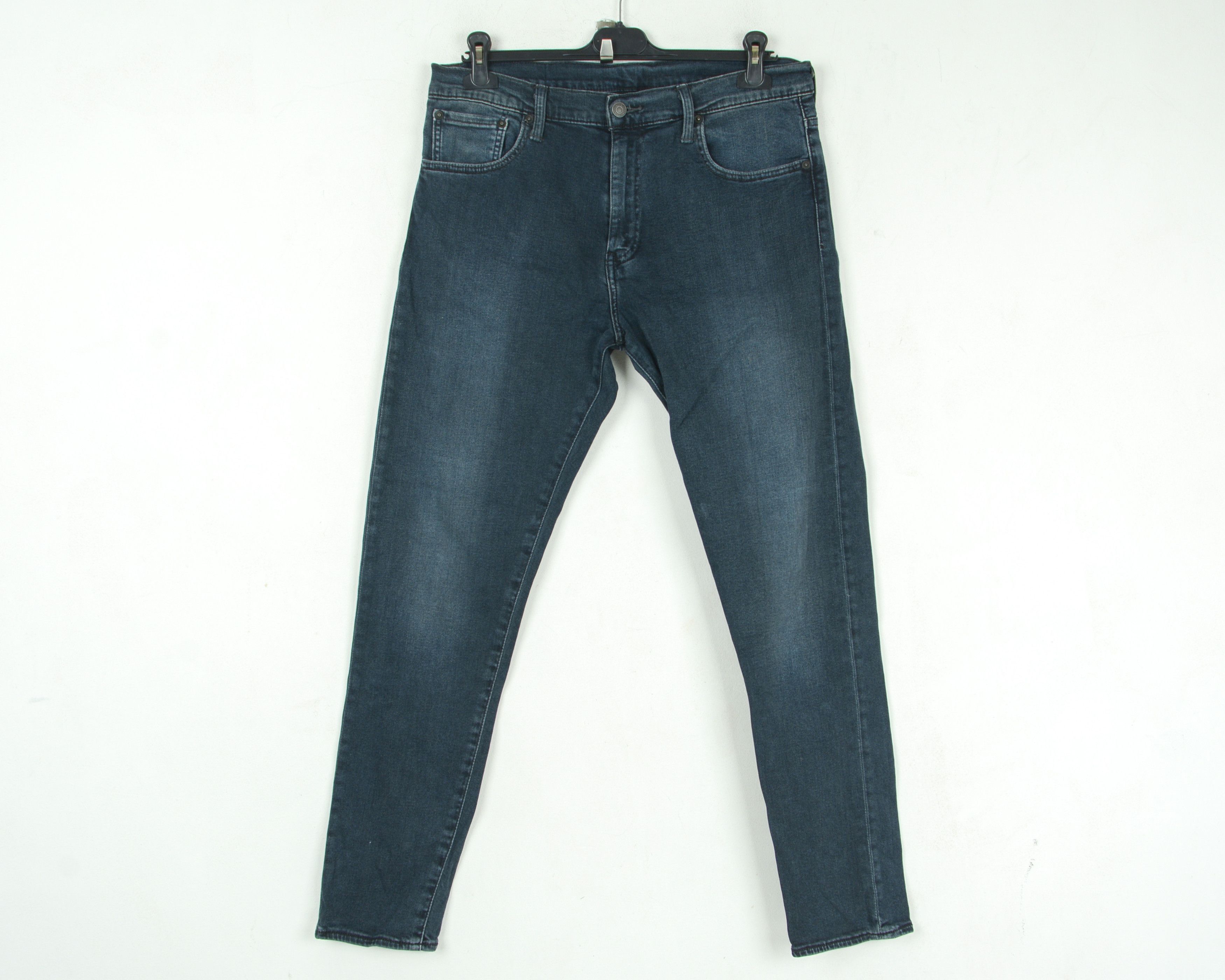 Levi's 520 Men W33 L32 Slim Tapered Leg Jeans Denim Pants Trousers Size US 34 / EU 50 - 1 Thumbnail