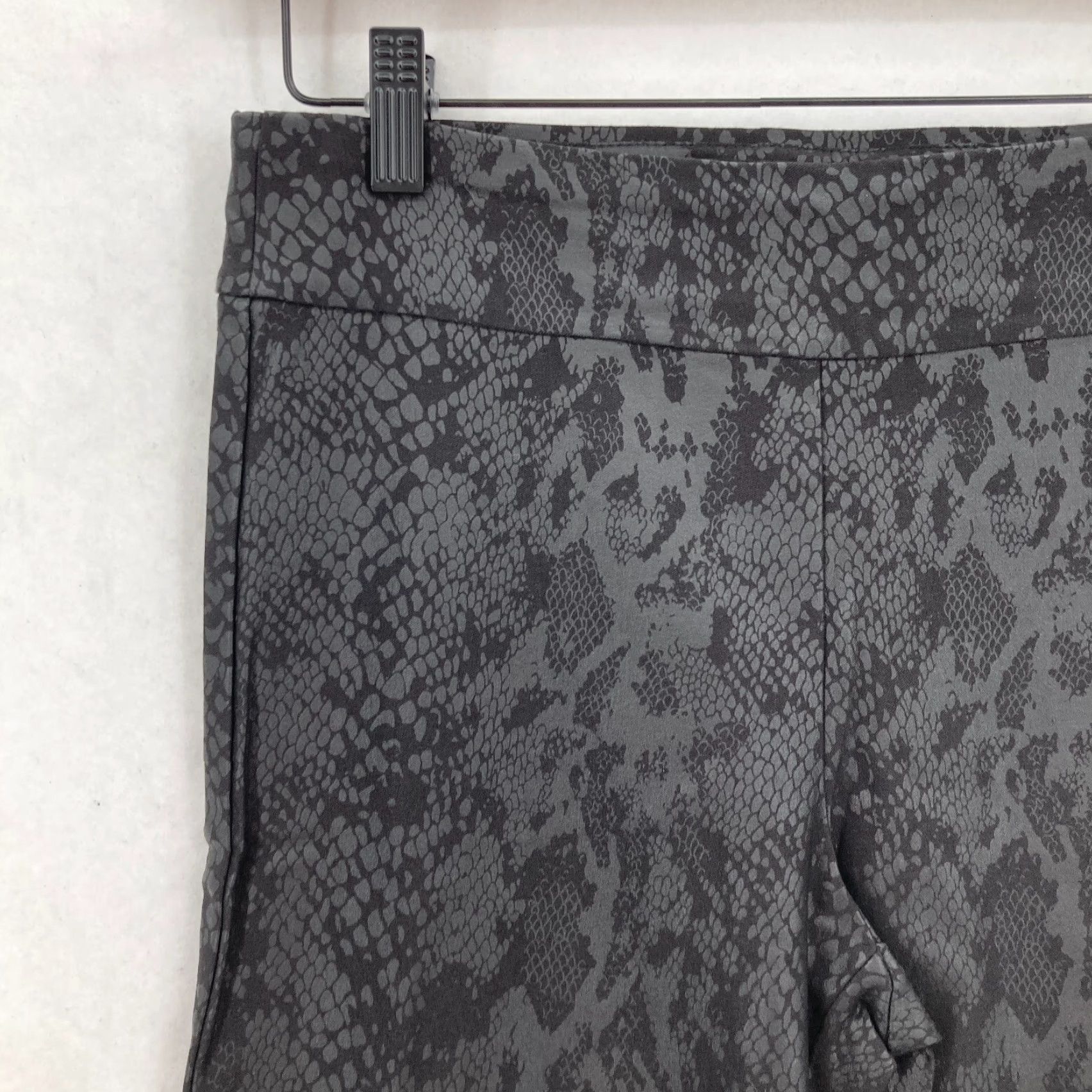 Vintage Krazy Larry Ankle Pants Women's 6 Black Snakeskin Stretch Fabric Slim Pull On Pants Size 28" / US 6 / IT 42 - 3 Thumbnail