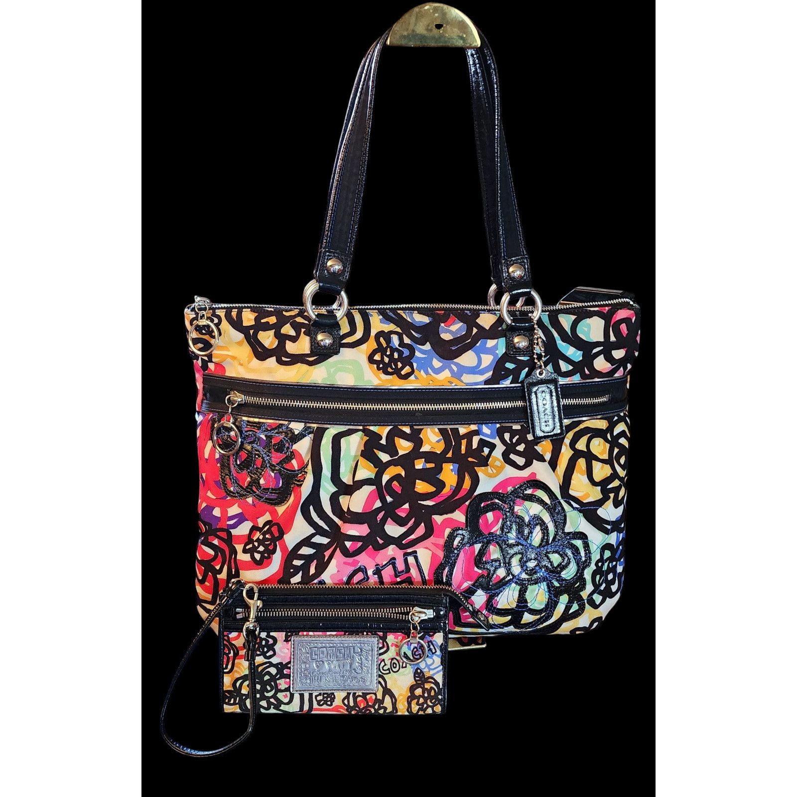 Coach Coach graffiti poppy glam, shoulder with matching wallet. Size ONE SIZE - 1 Thumbnail