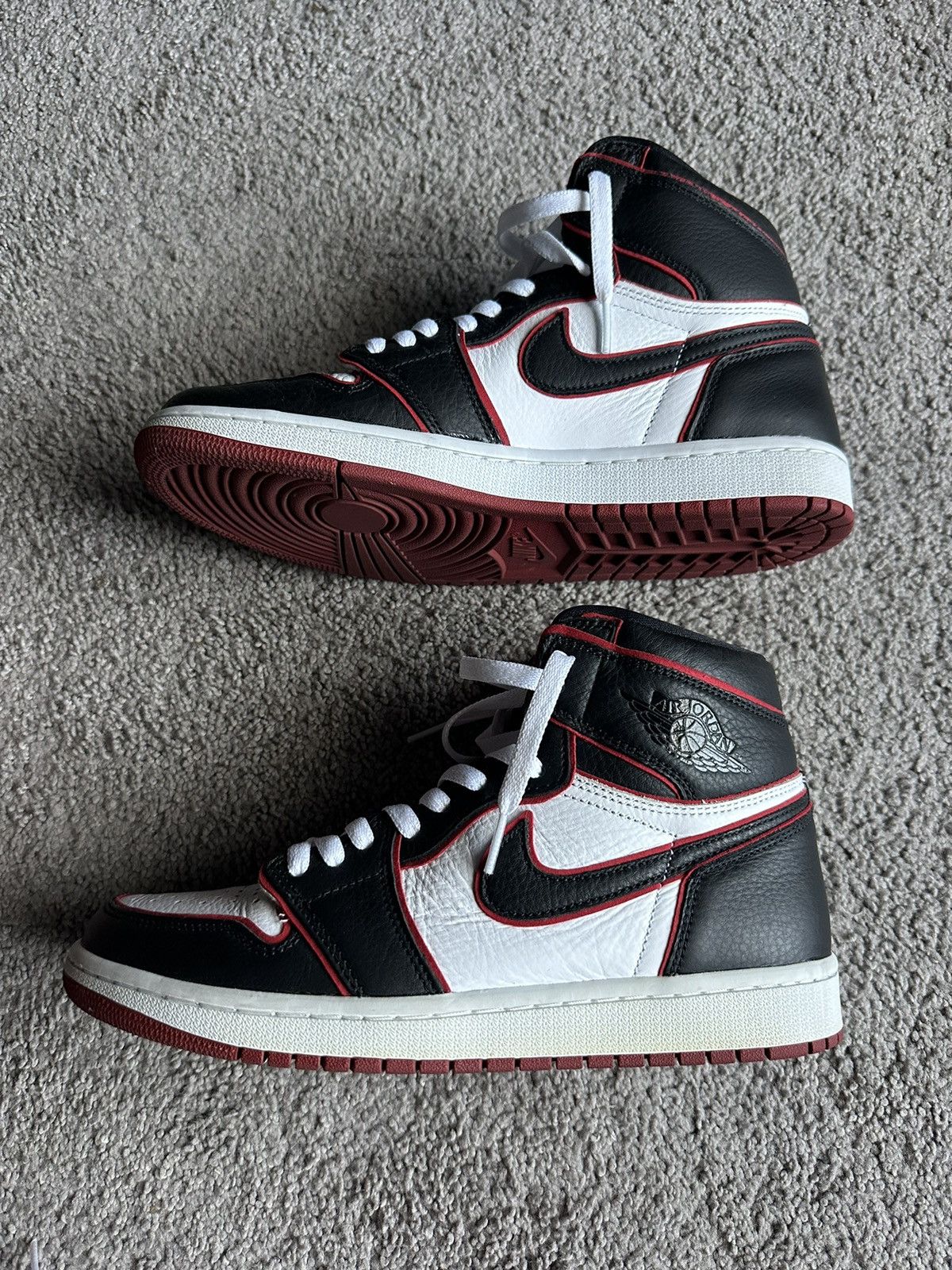 Jordan Brand × Nike Nike Air Jordan 1 High Bloodline Size US 9 / EU 42 - 2 Thumbnail